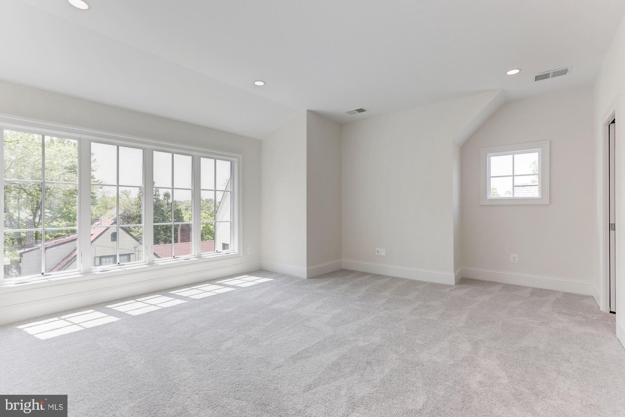 LYON VILLAGE - Residential