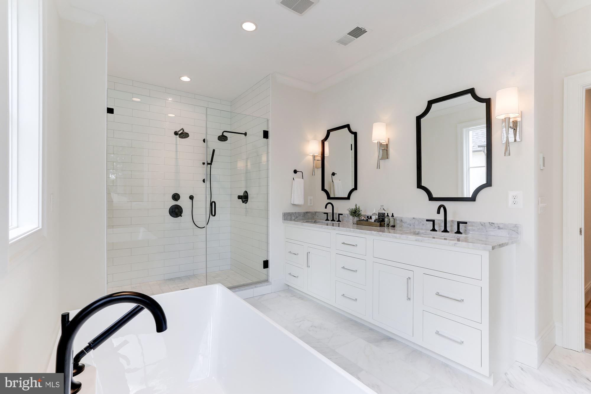 LYON VILLAGE - Residential