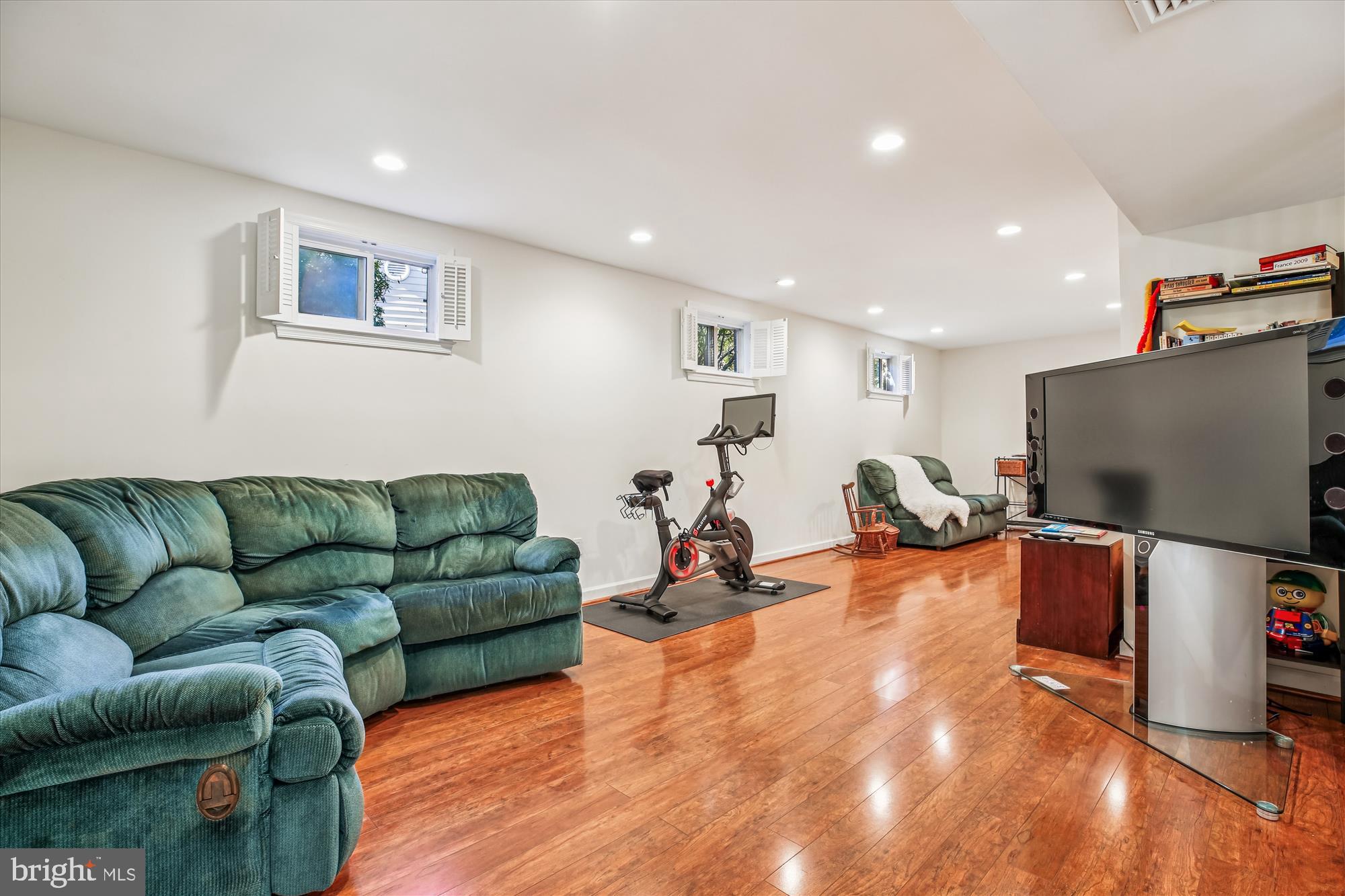 MONTROSE WOODS - Residential