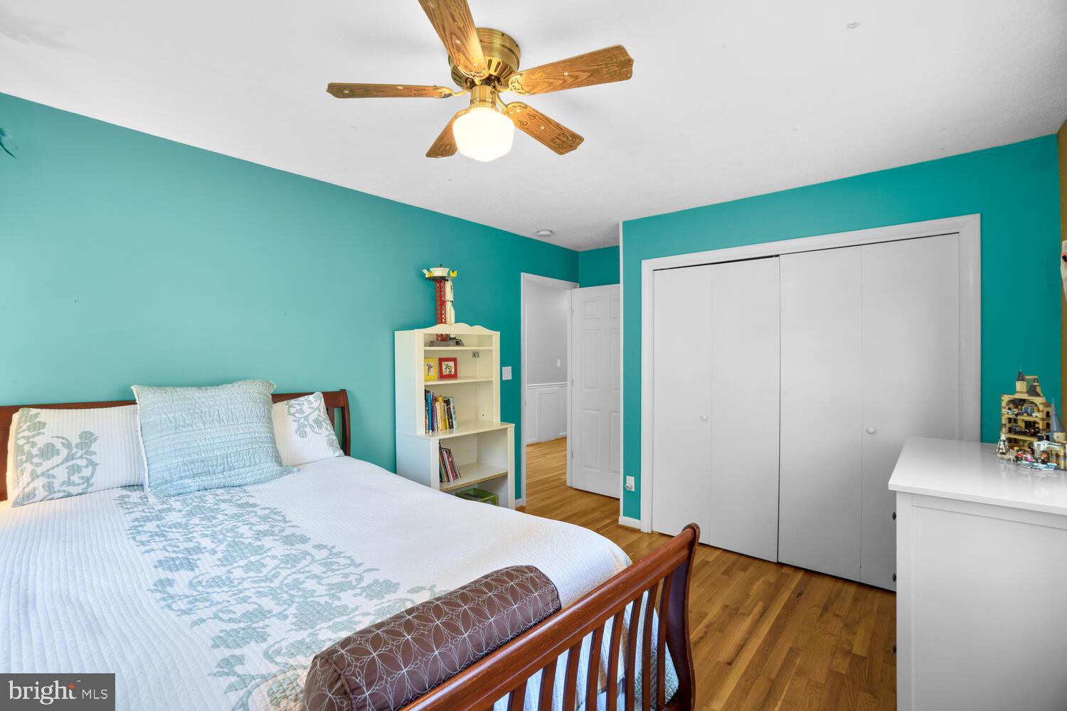 WILLIAMSBURG VILLAGE - Residential