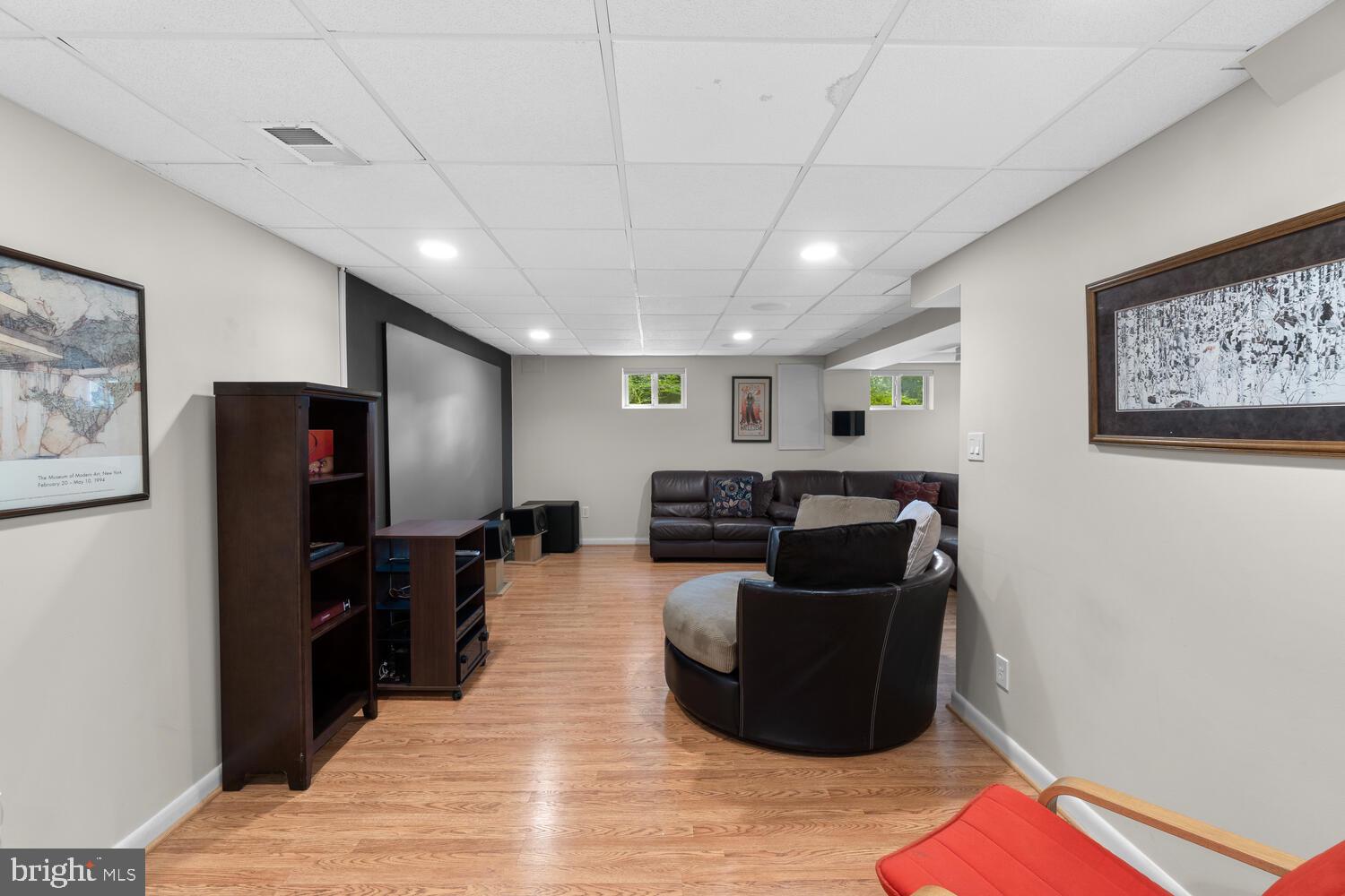 WILLIAMSBURG VILLAGE - Residential