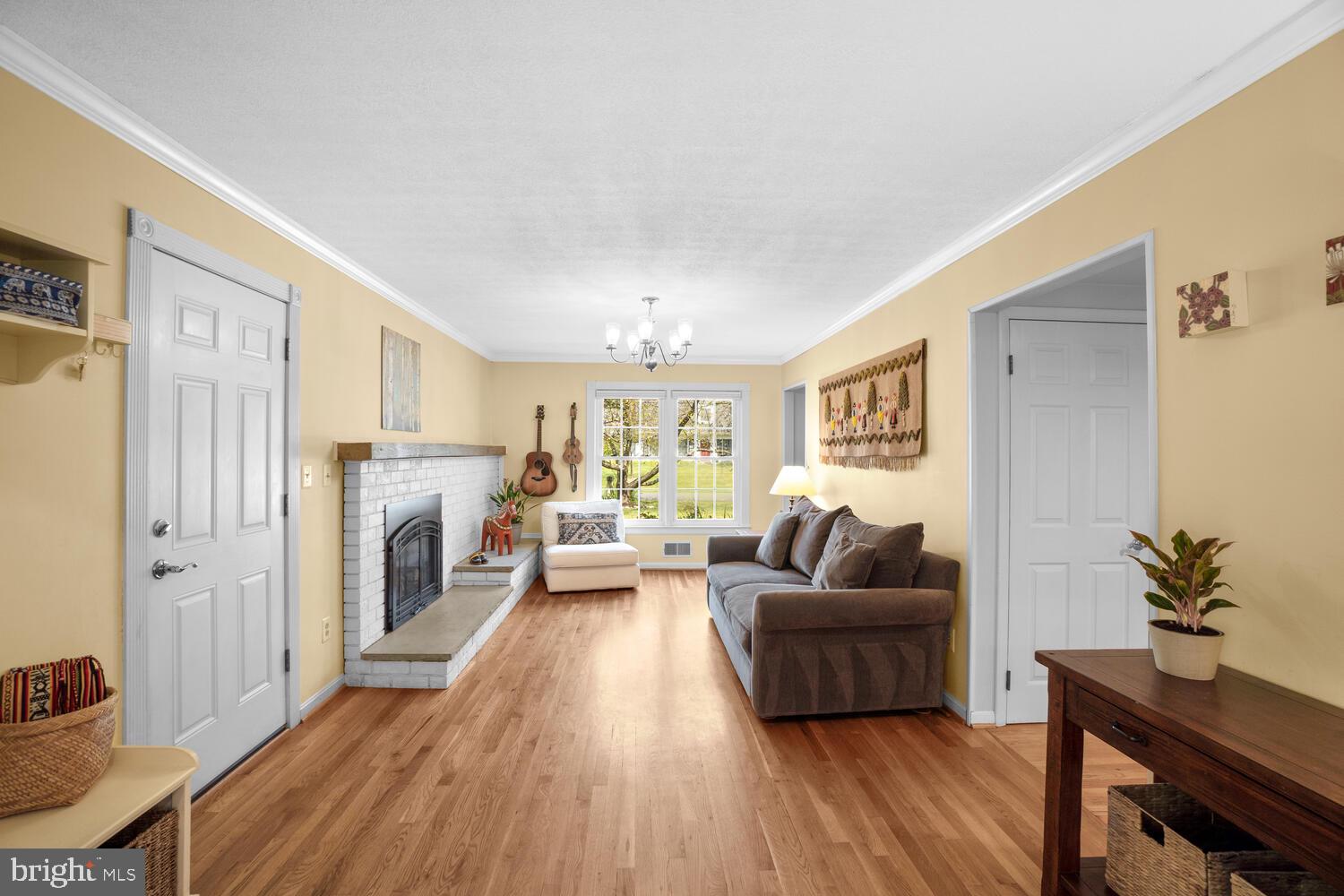 WILLIAMSBURG VILLAGE - Residential