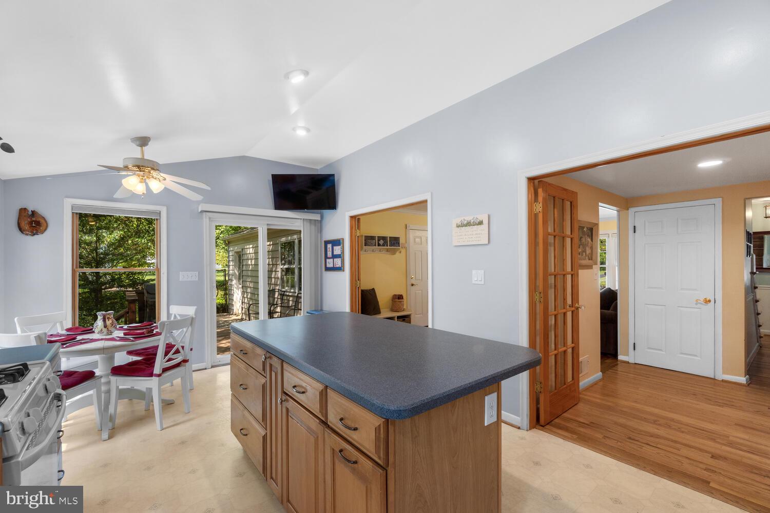 WILLIAMSBURG VILLAGE - Residential