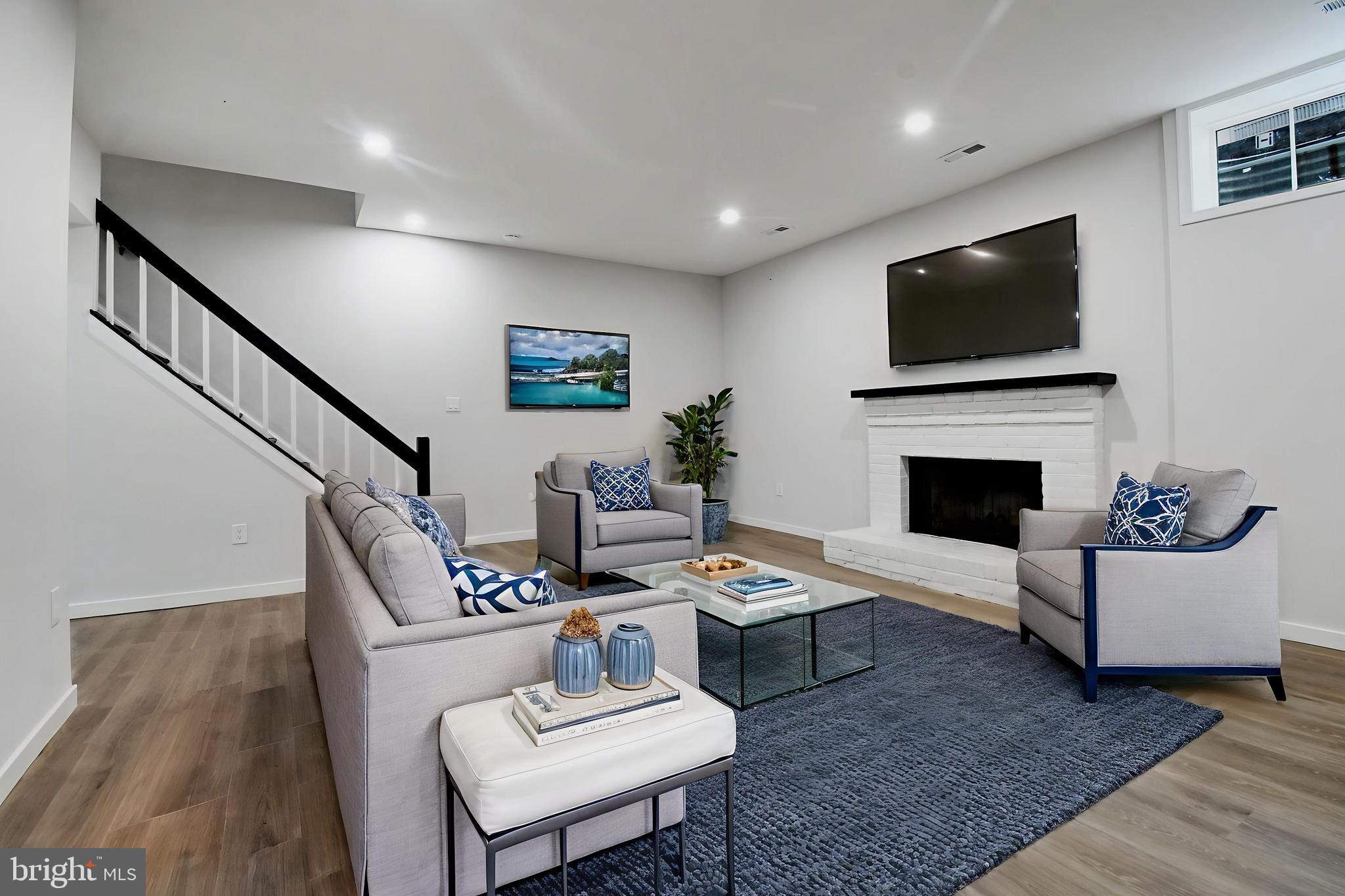 4984 CLOISTER DRIVE