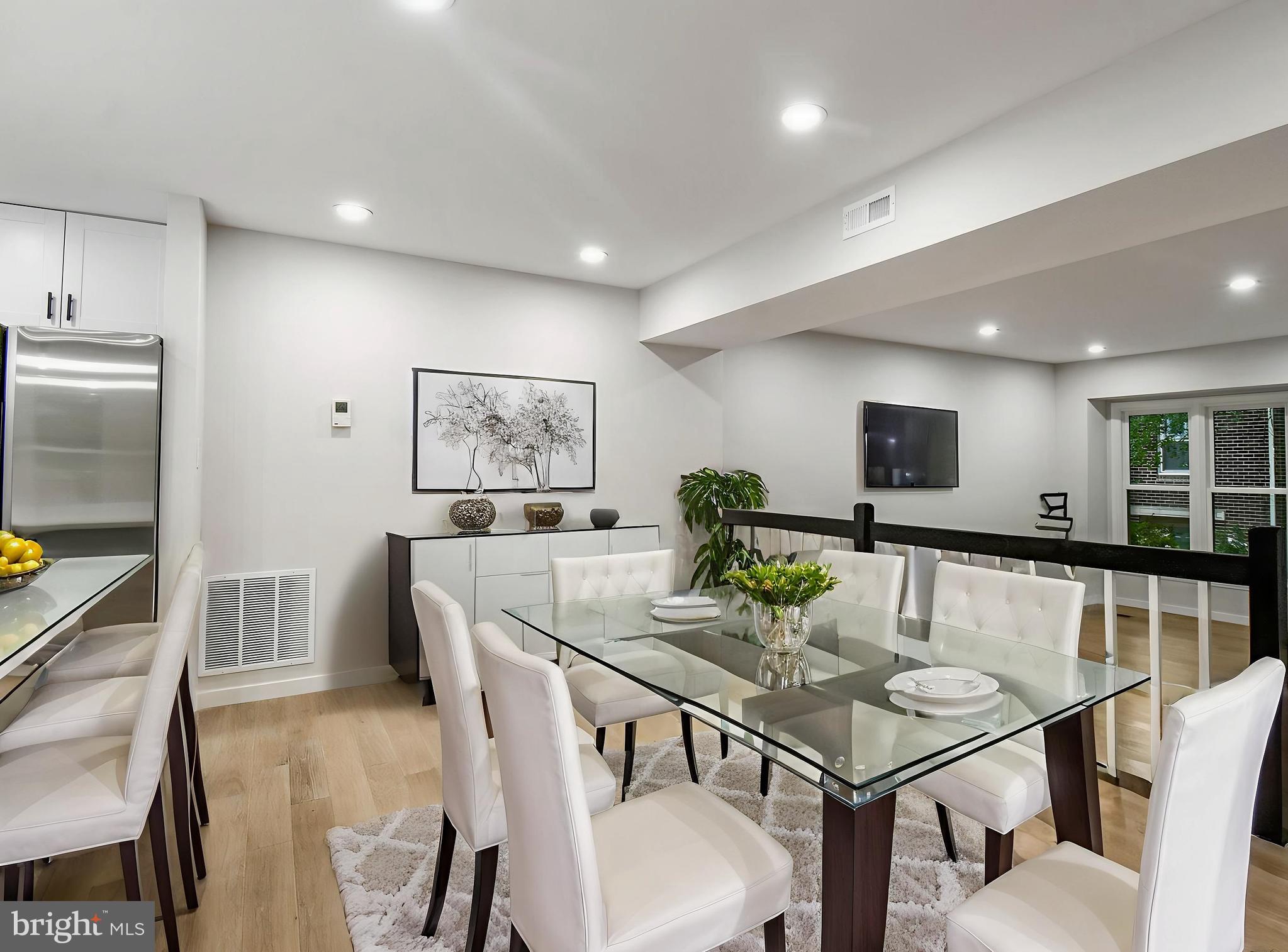 4984 CLOISTER DRIVE