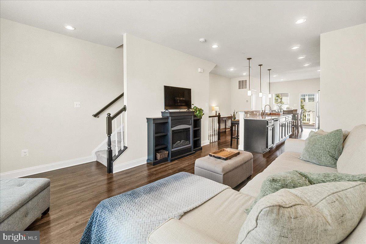 WESTVIEW SOUTH - Residential