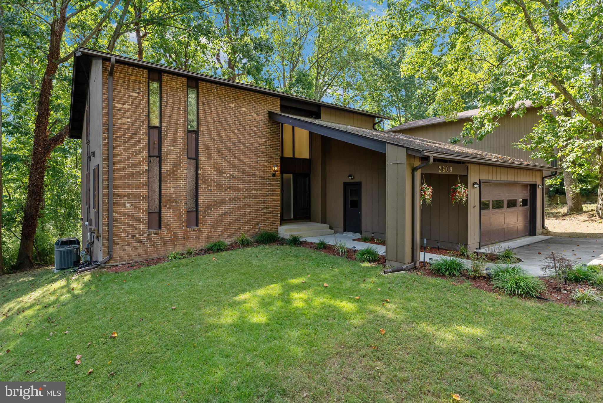 2609 WOODFERN COURT