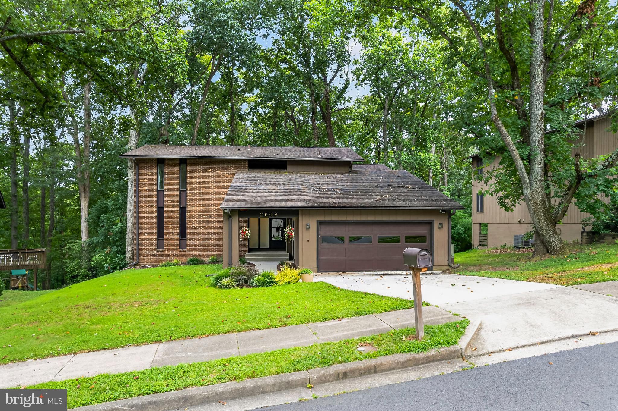 2609 WOODFERN COURT