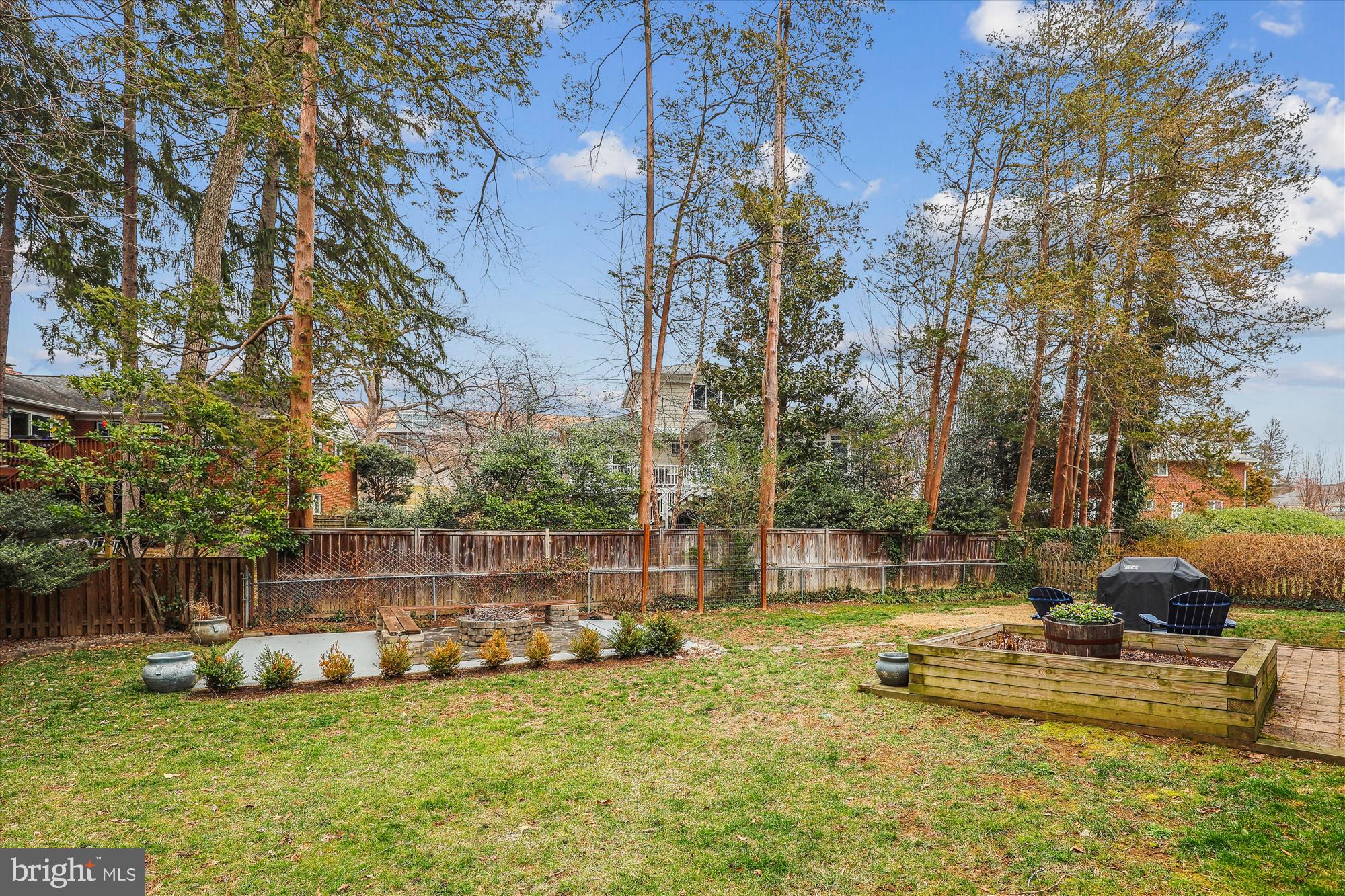 CRESCENT HILLS - Residential