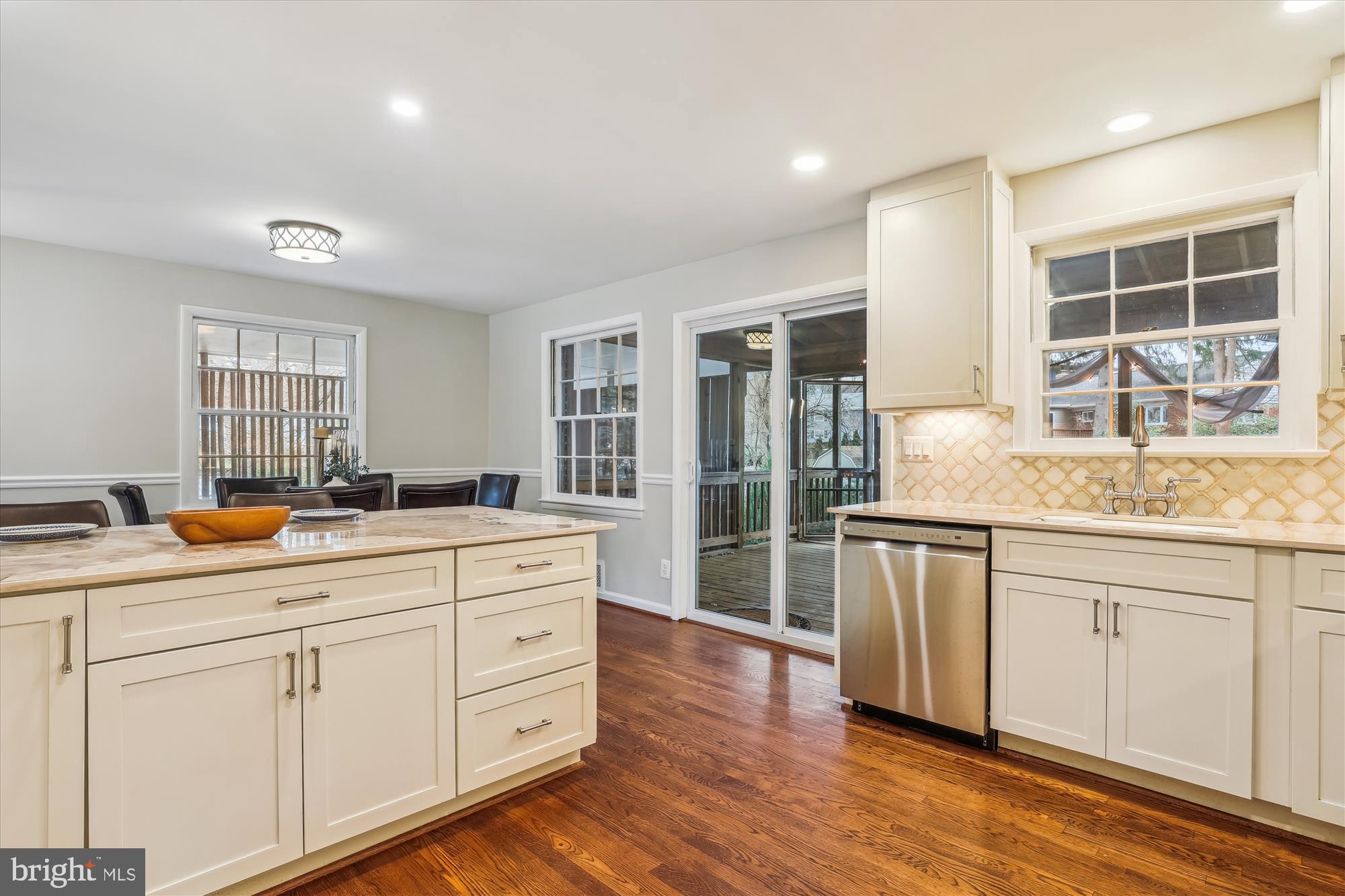 CRESCENT HILLS - Residential