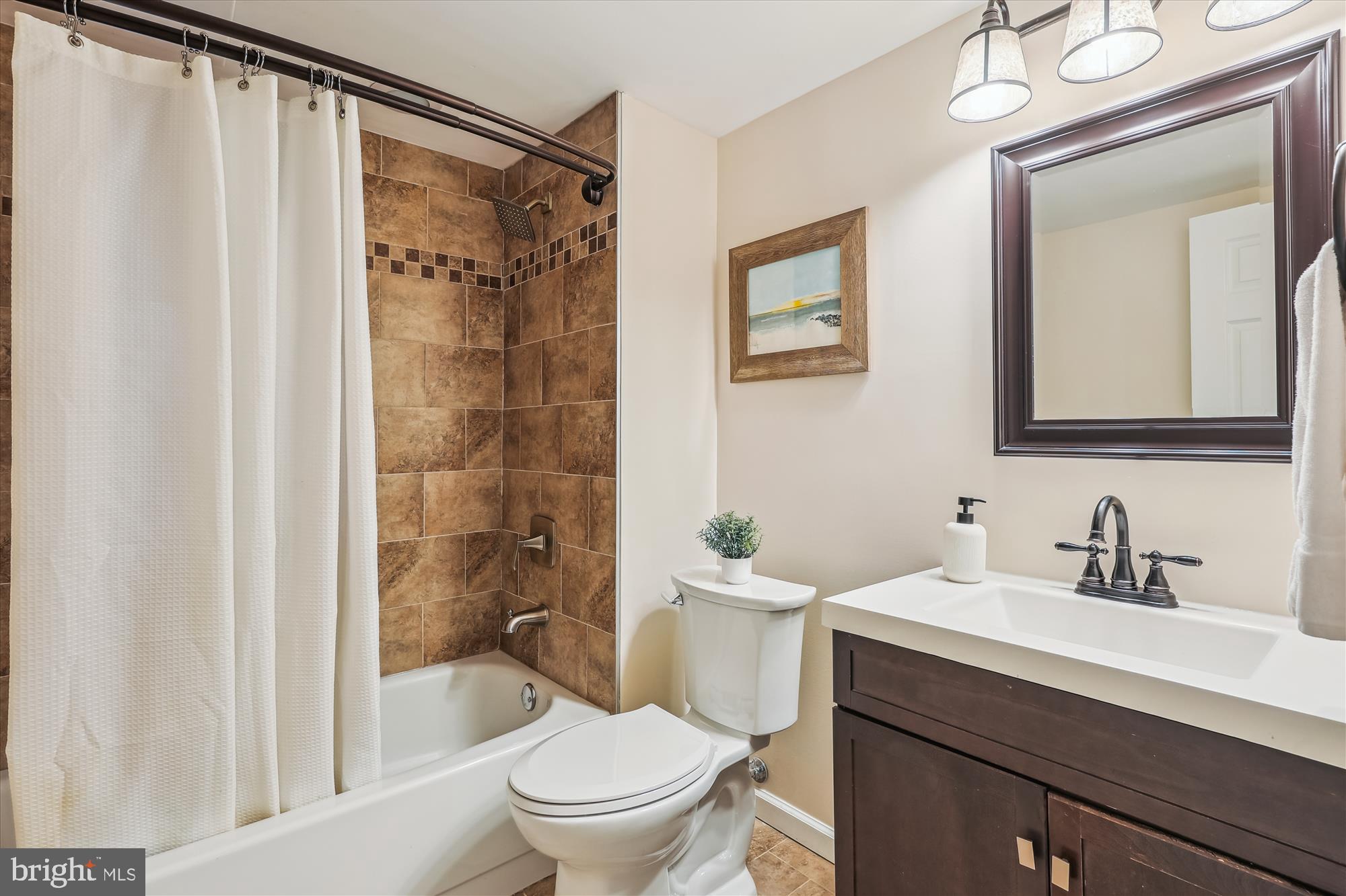 CRESCENT HILLS - Residential