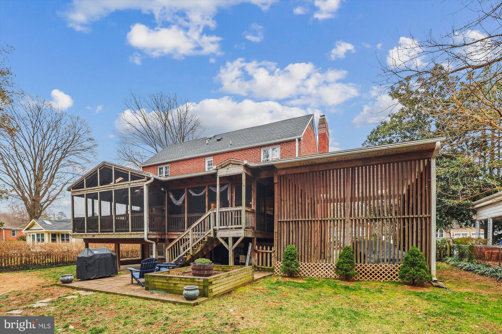 CRESCENT HILLS - Residential