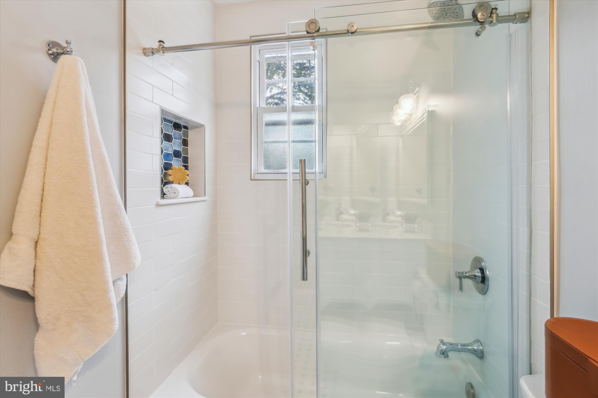 CRESCENT HILLS - Residential