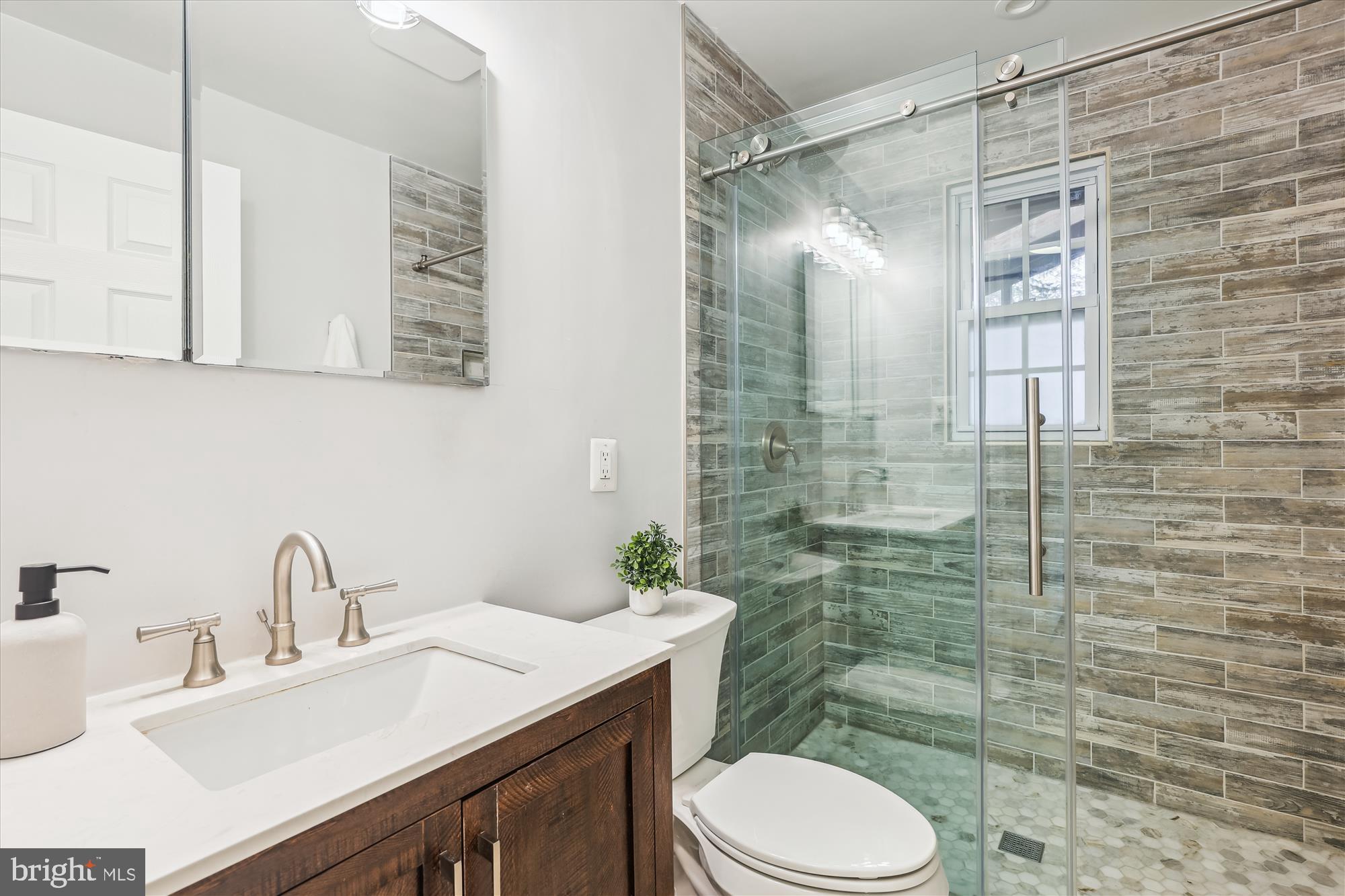 CRESCENT HILLS - Residential