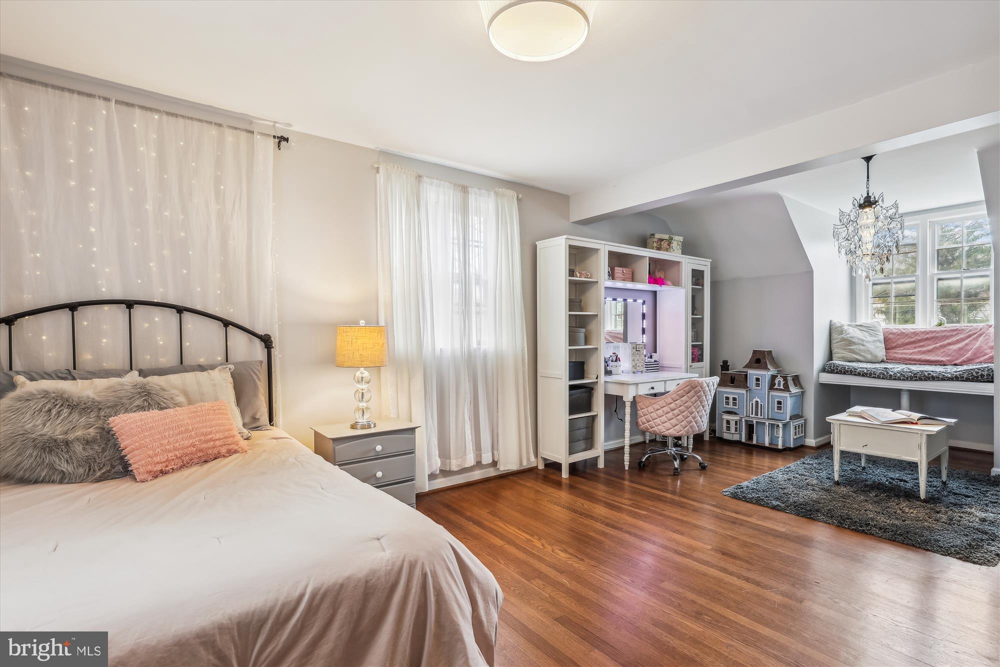 CRESCENT HILLS - Residential