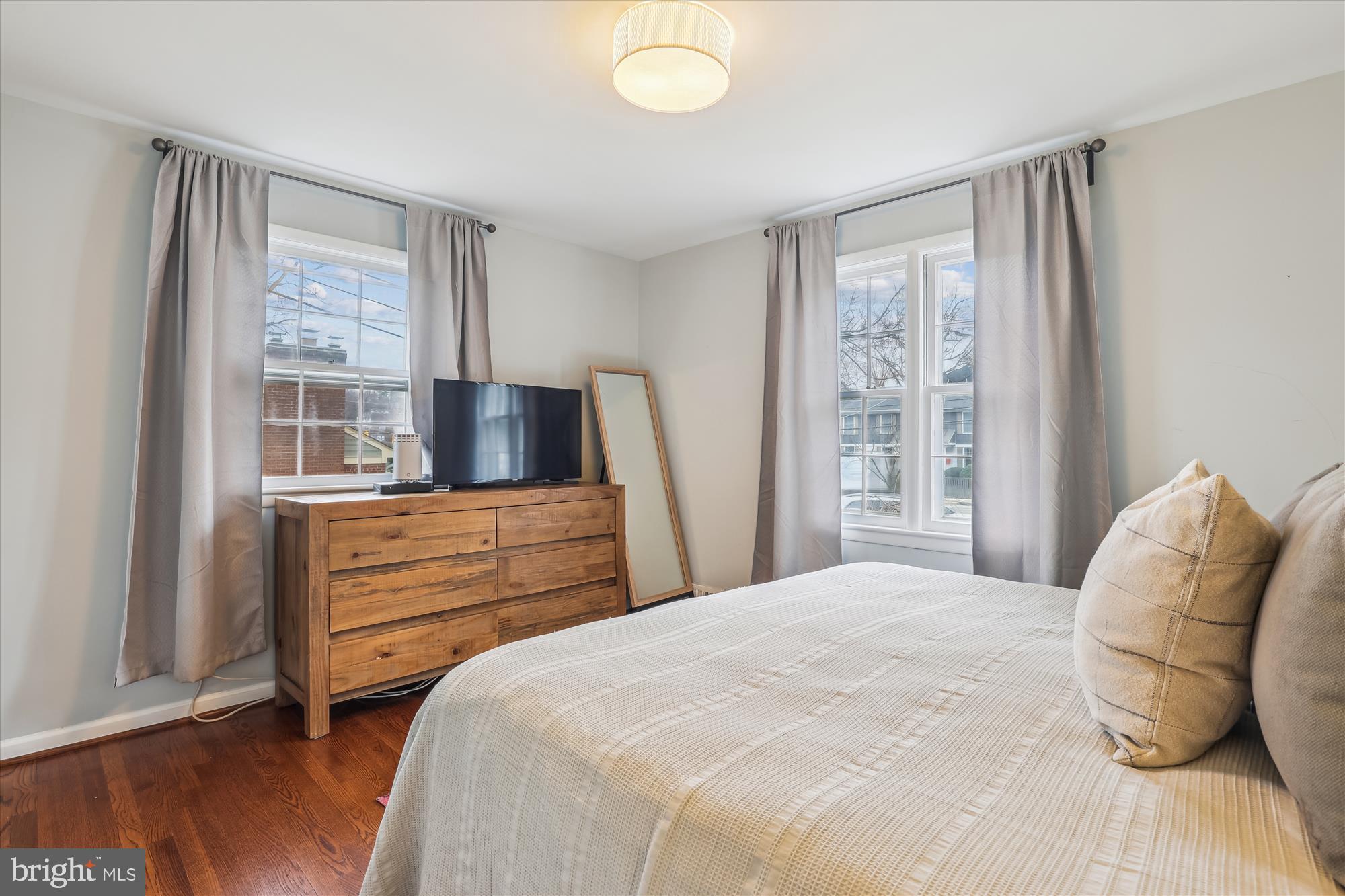 CRESCENT HILLS - Residential