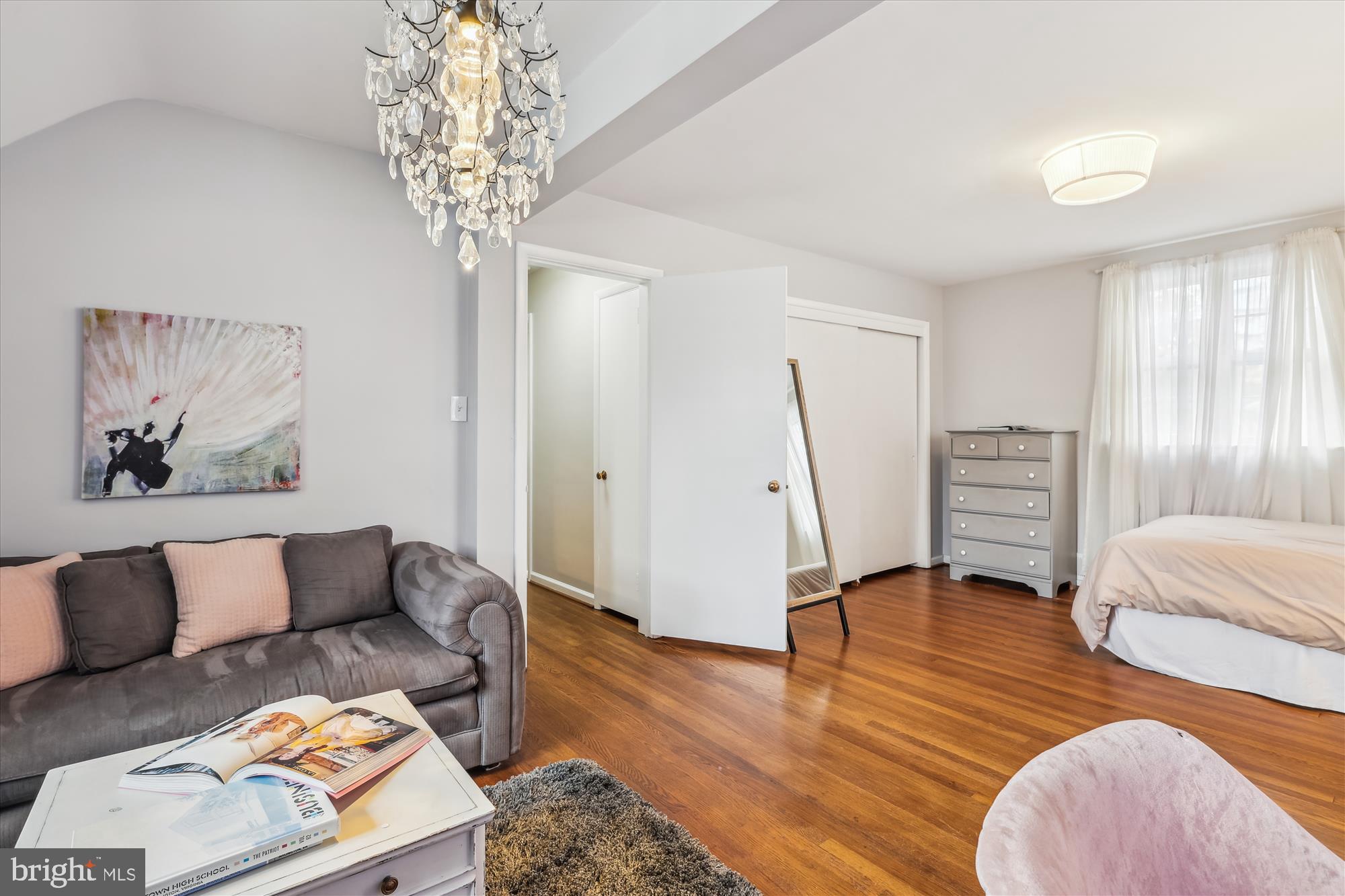 CRESCENT HILLS - Residential