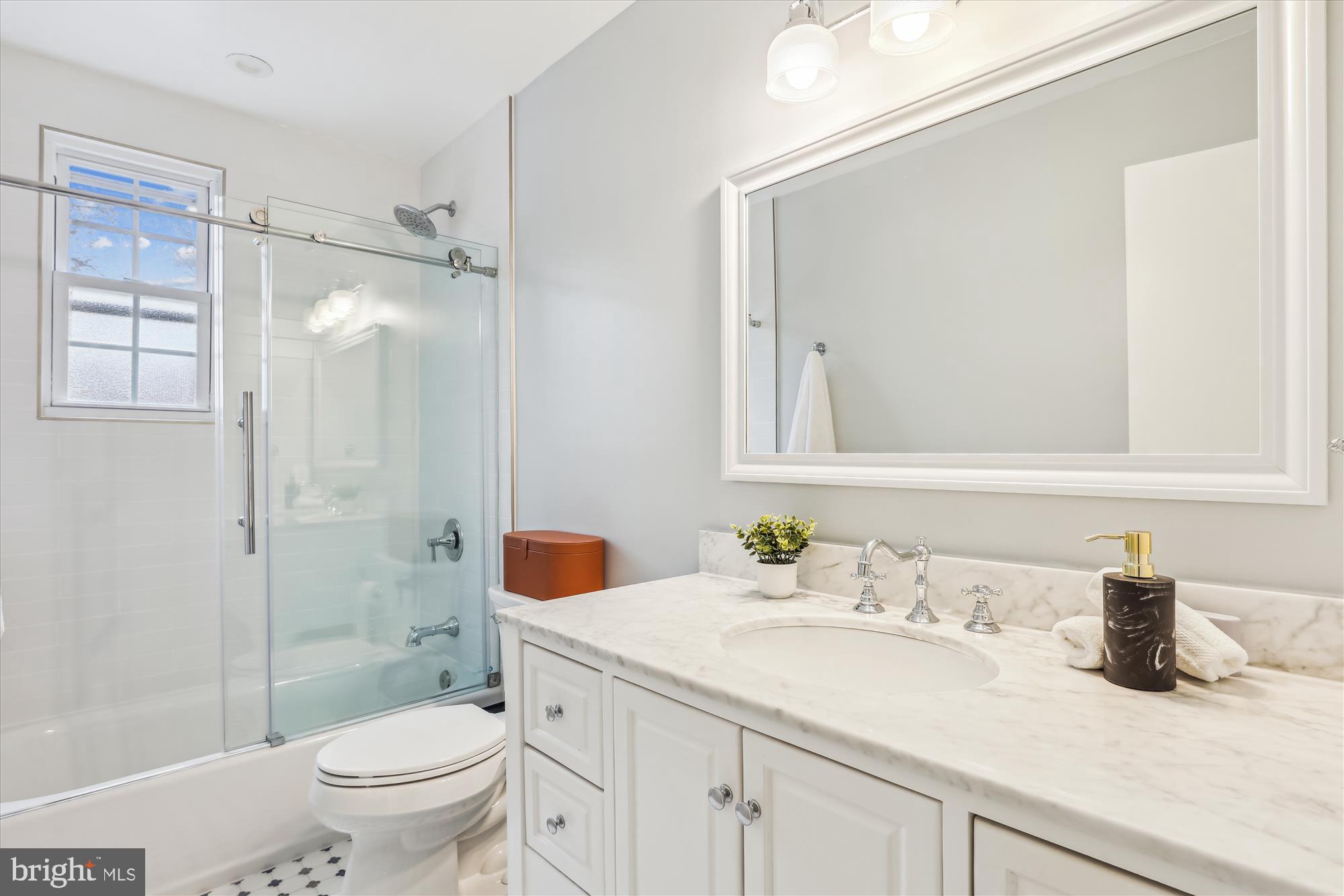 CRESCENT HILLS - Residential