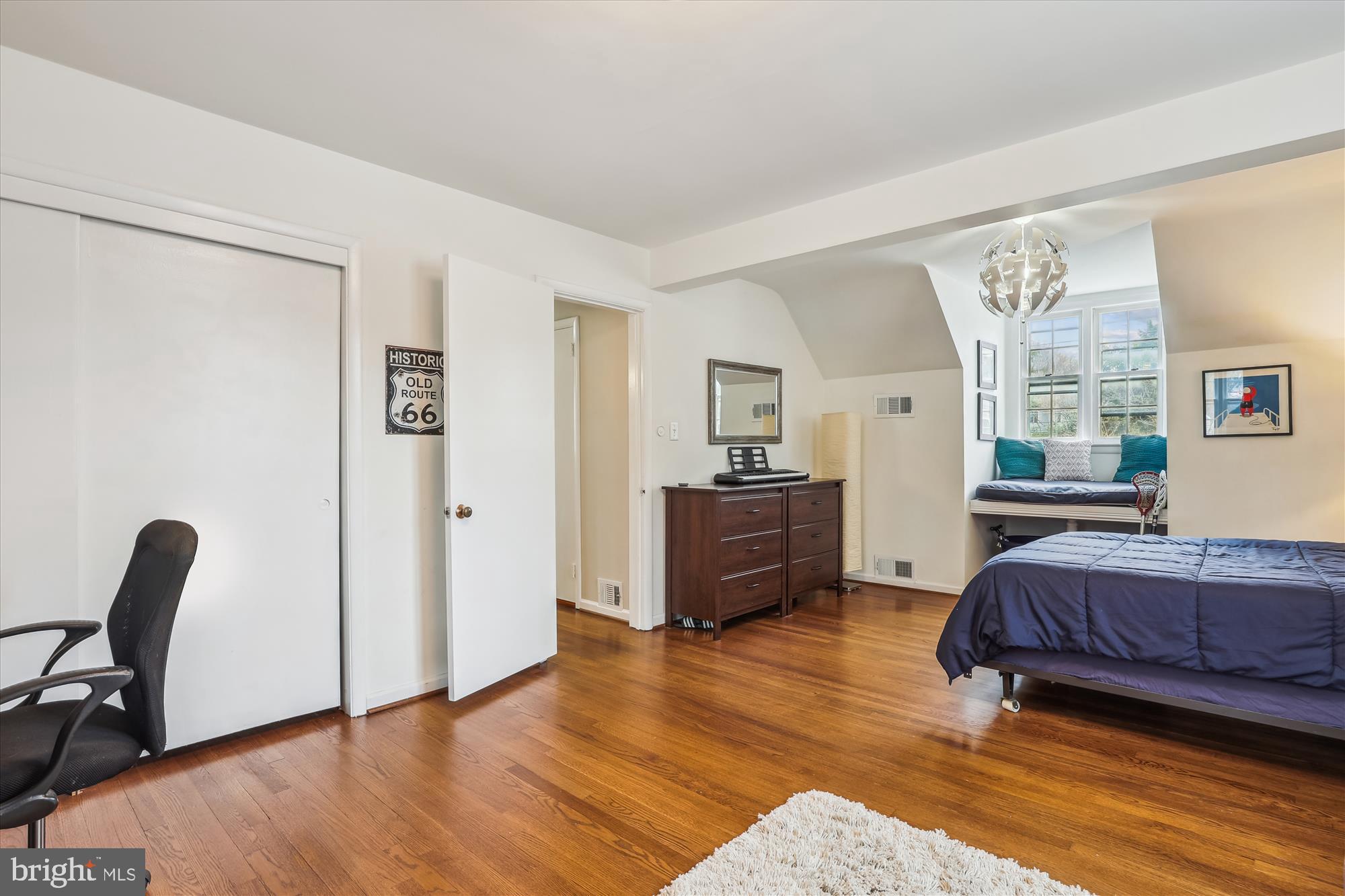 CRESCENT HILLS - Residential