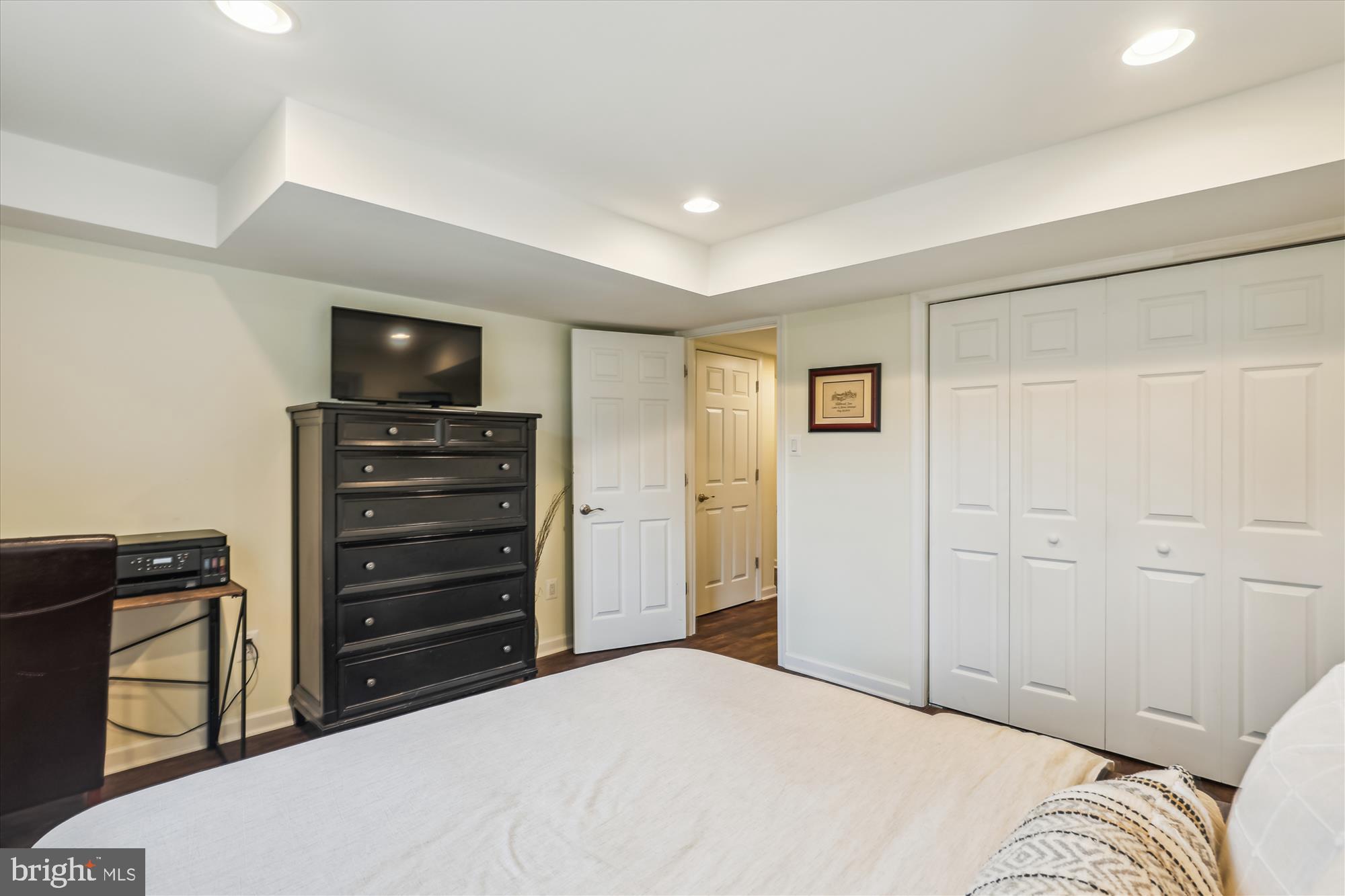 CRESCENT HILLS - Residential