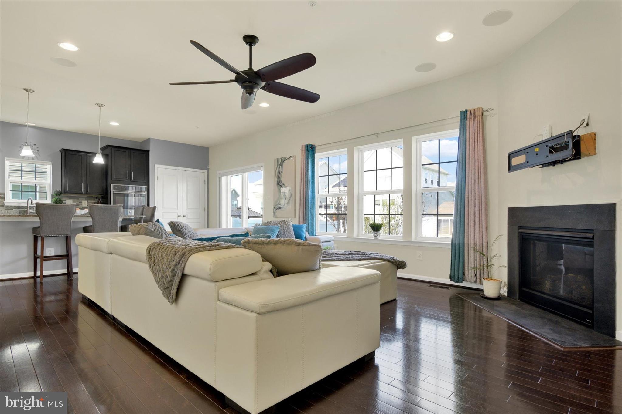 637 BENTGRASS DRIVE