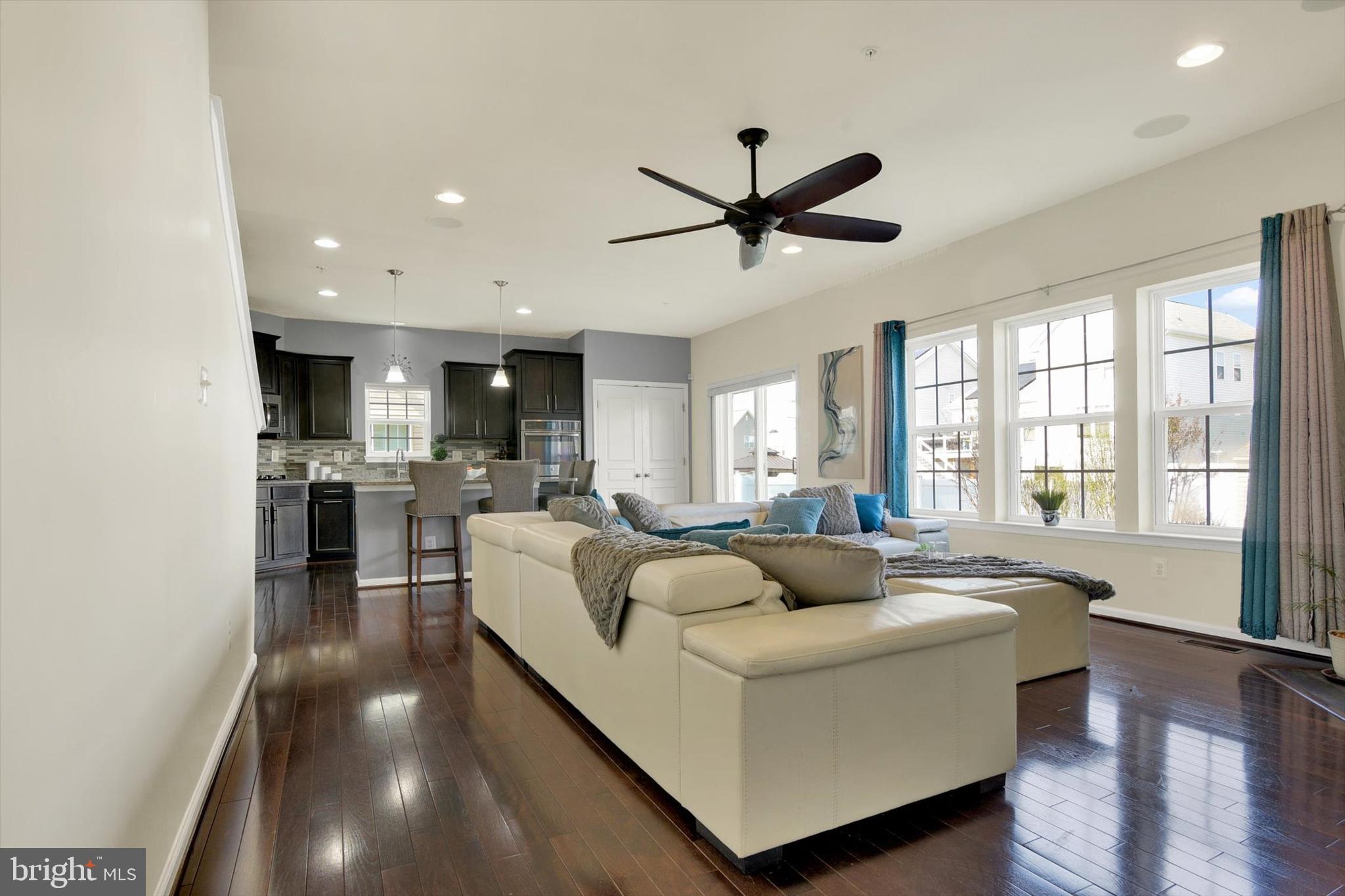 637 BENTGRASS DRIVE