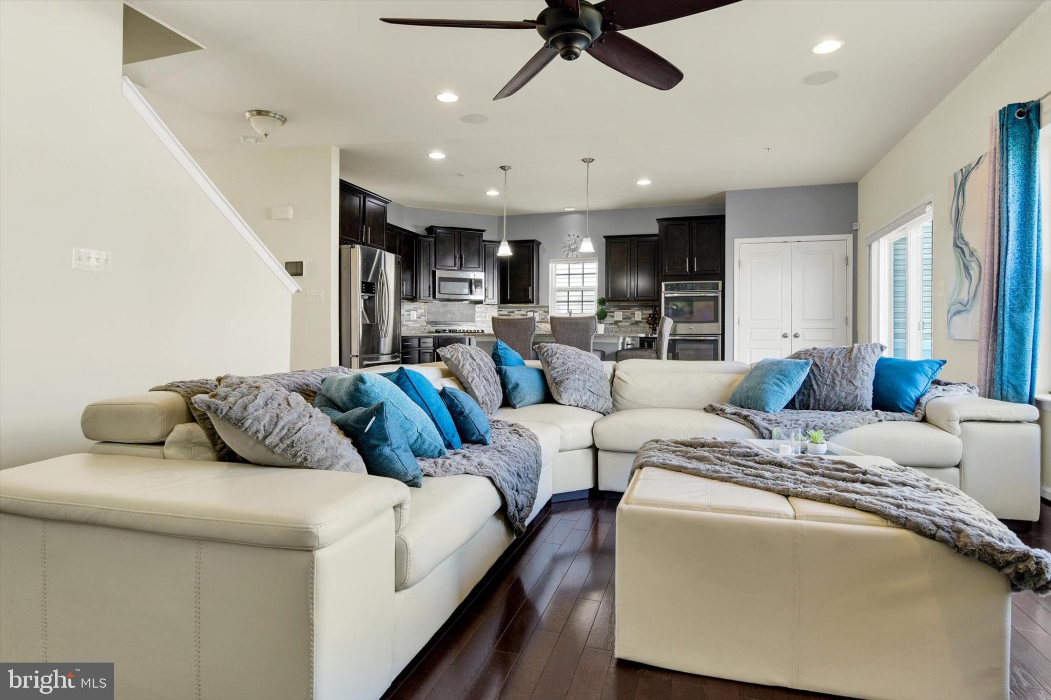 637 BENTGRASS DRIVE