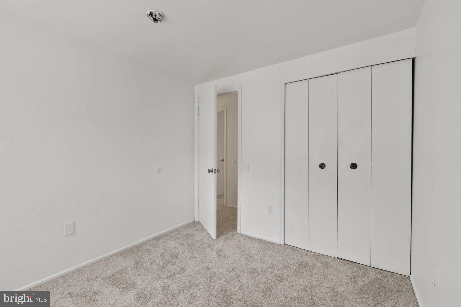 WAKEFIELD SQUARE - Residential