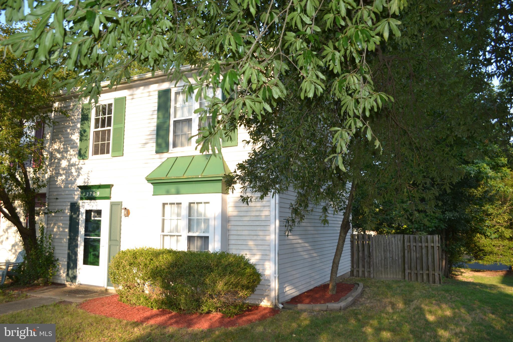 WAKEFIELD SQUARE - Residential