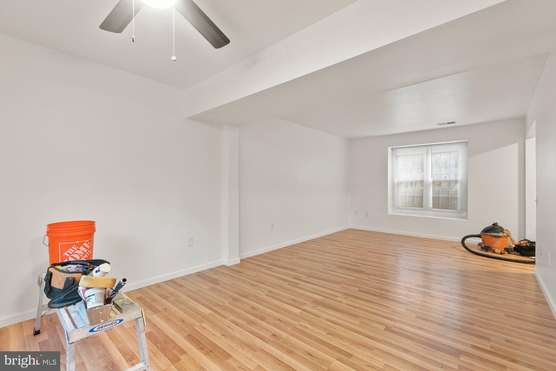 WAKEFIELD SQUARE - Residential