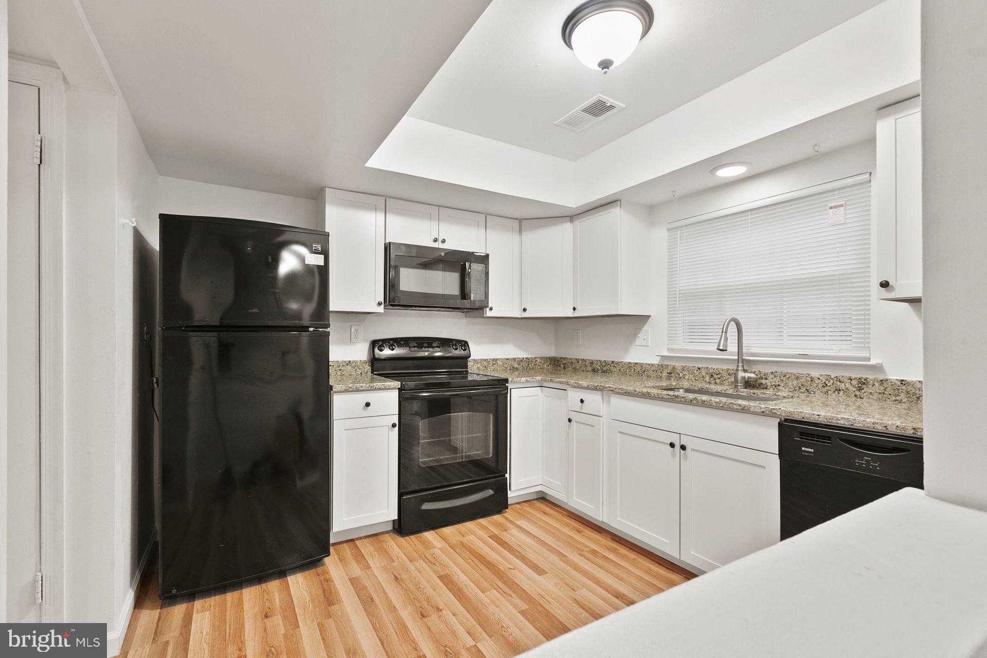 WAKEFIELD SQUARE - Residential