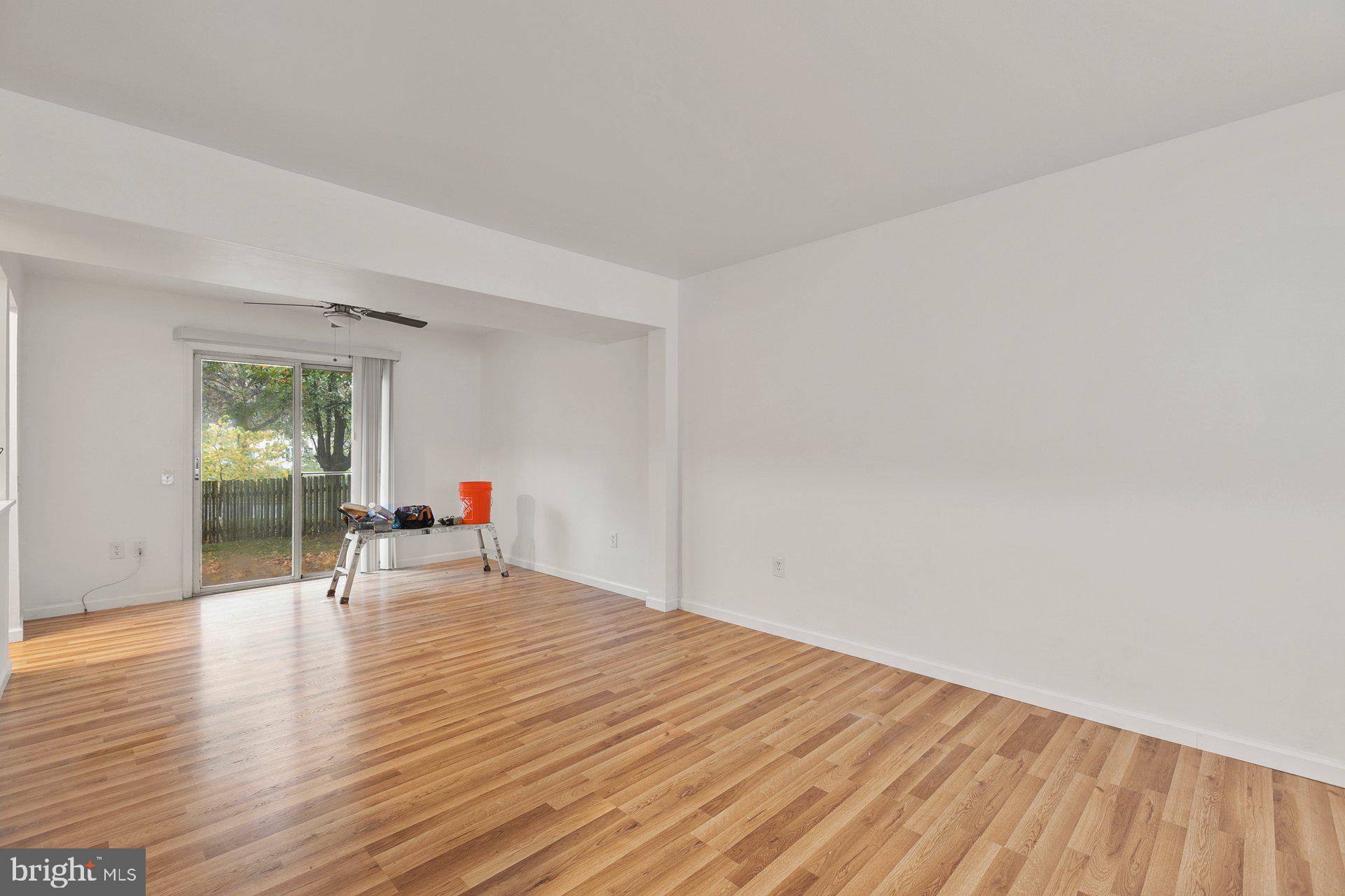 WAKEFIELD SQUARE - Residential