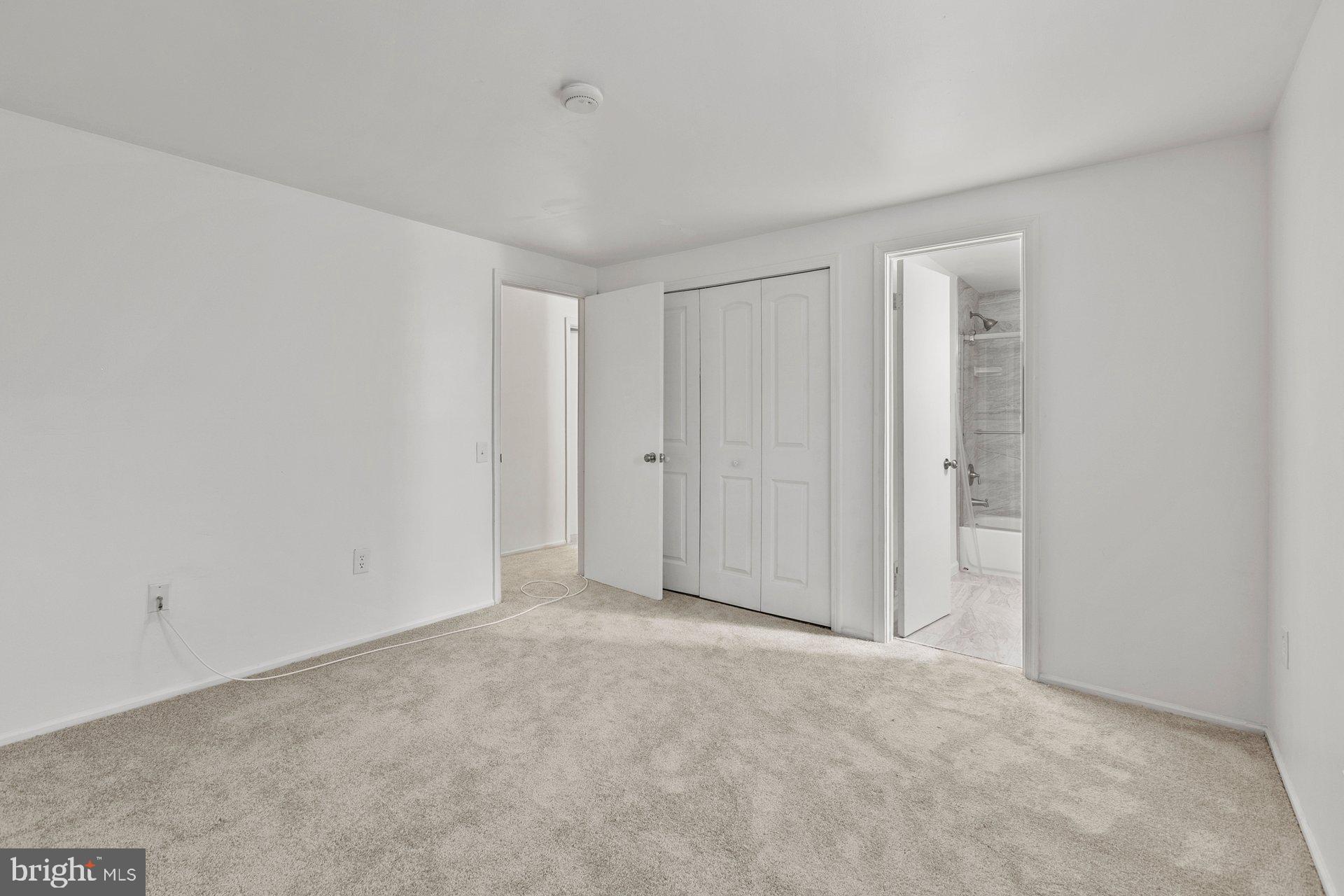 WAKEFIELD SQUARE - Residential