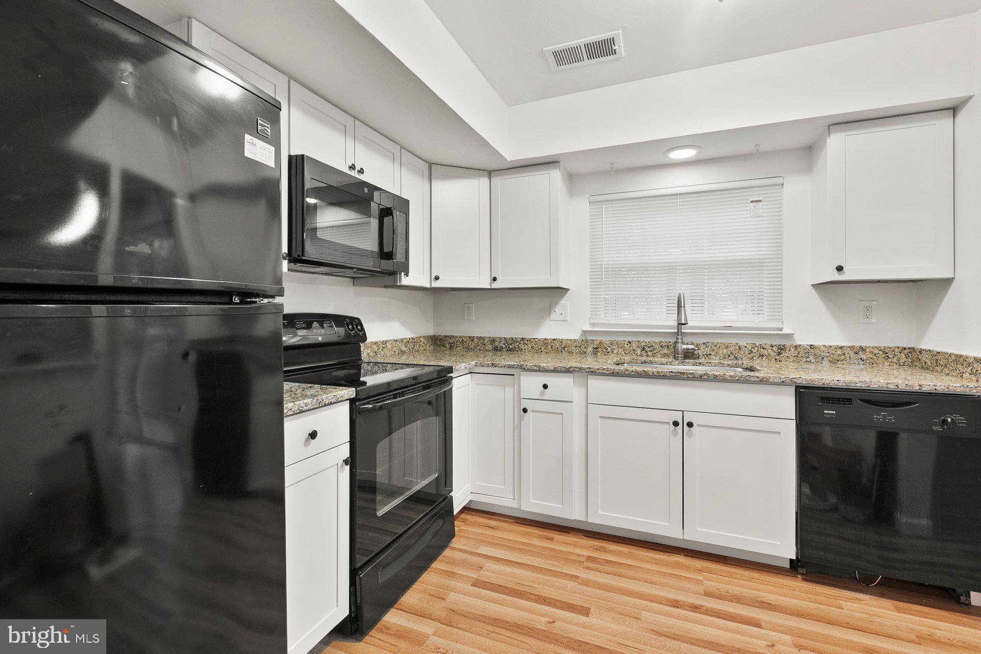 WAKEFIELD SQUARE - Residential