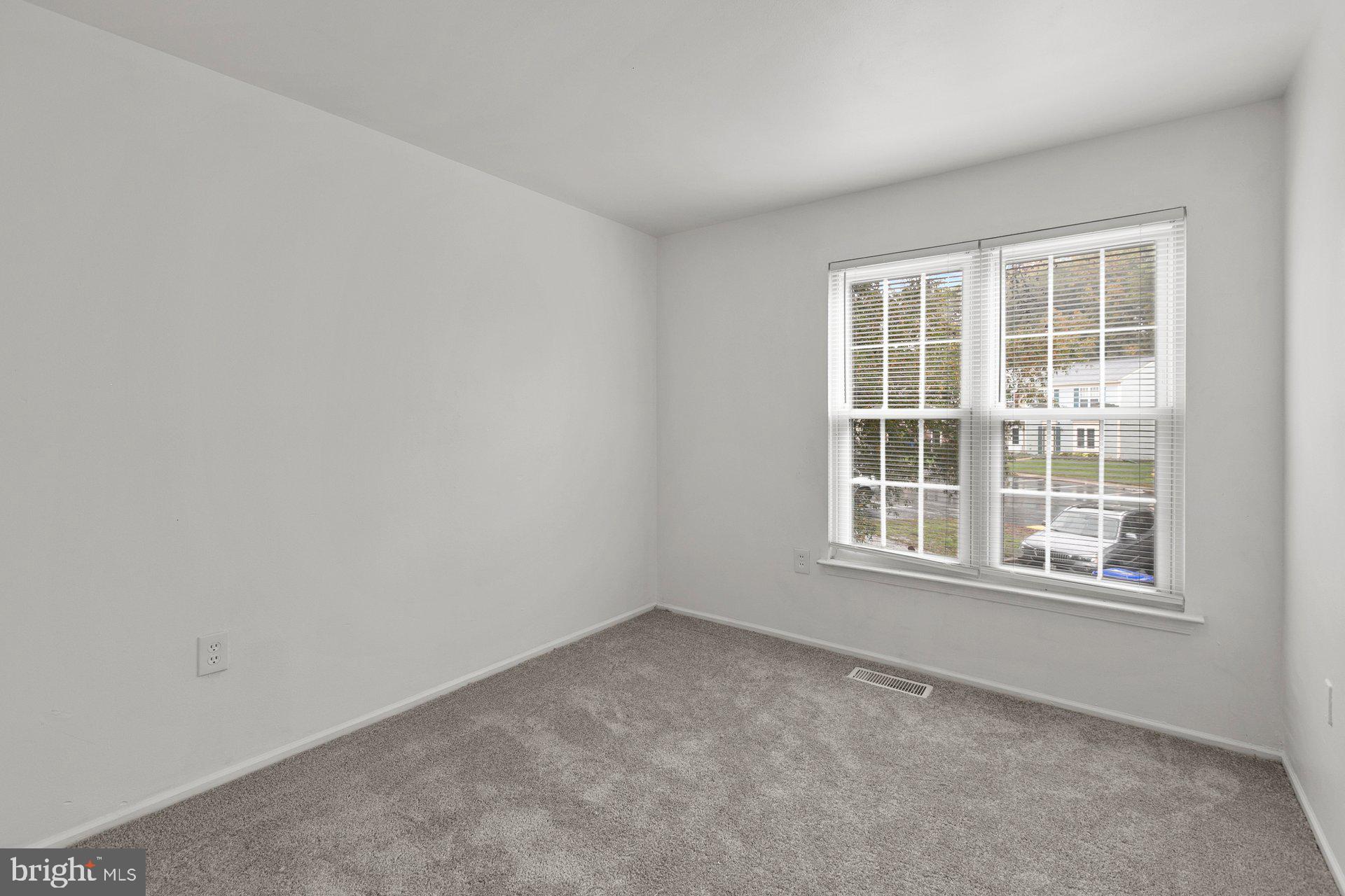 WAKEFIELD SQUARE - Residential