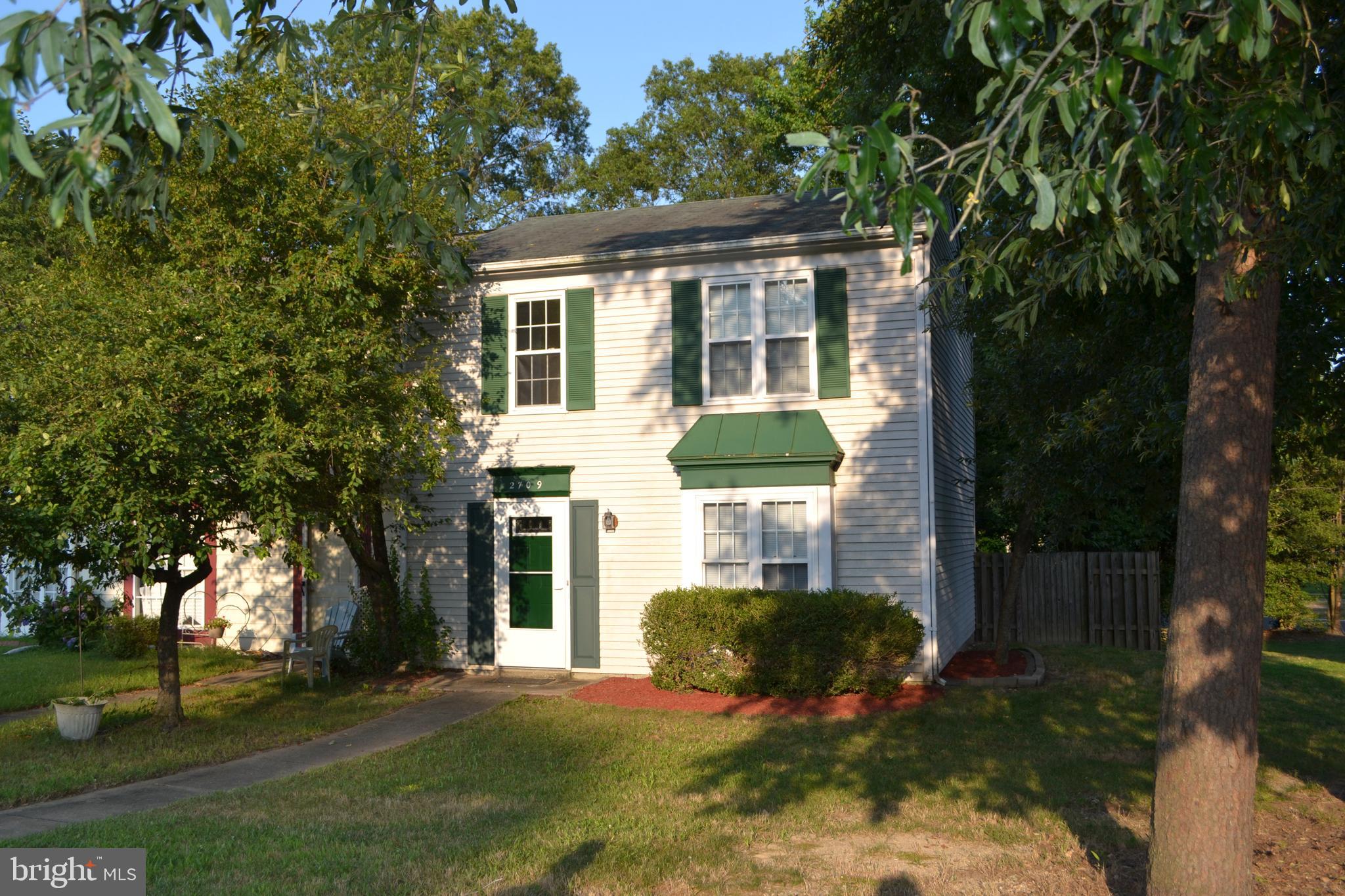 WAKEFIELD SQUARE - Residential