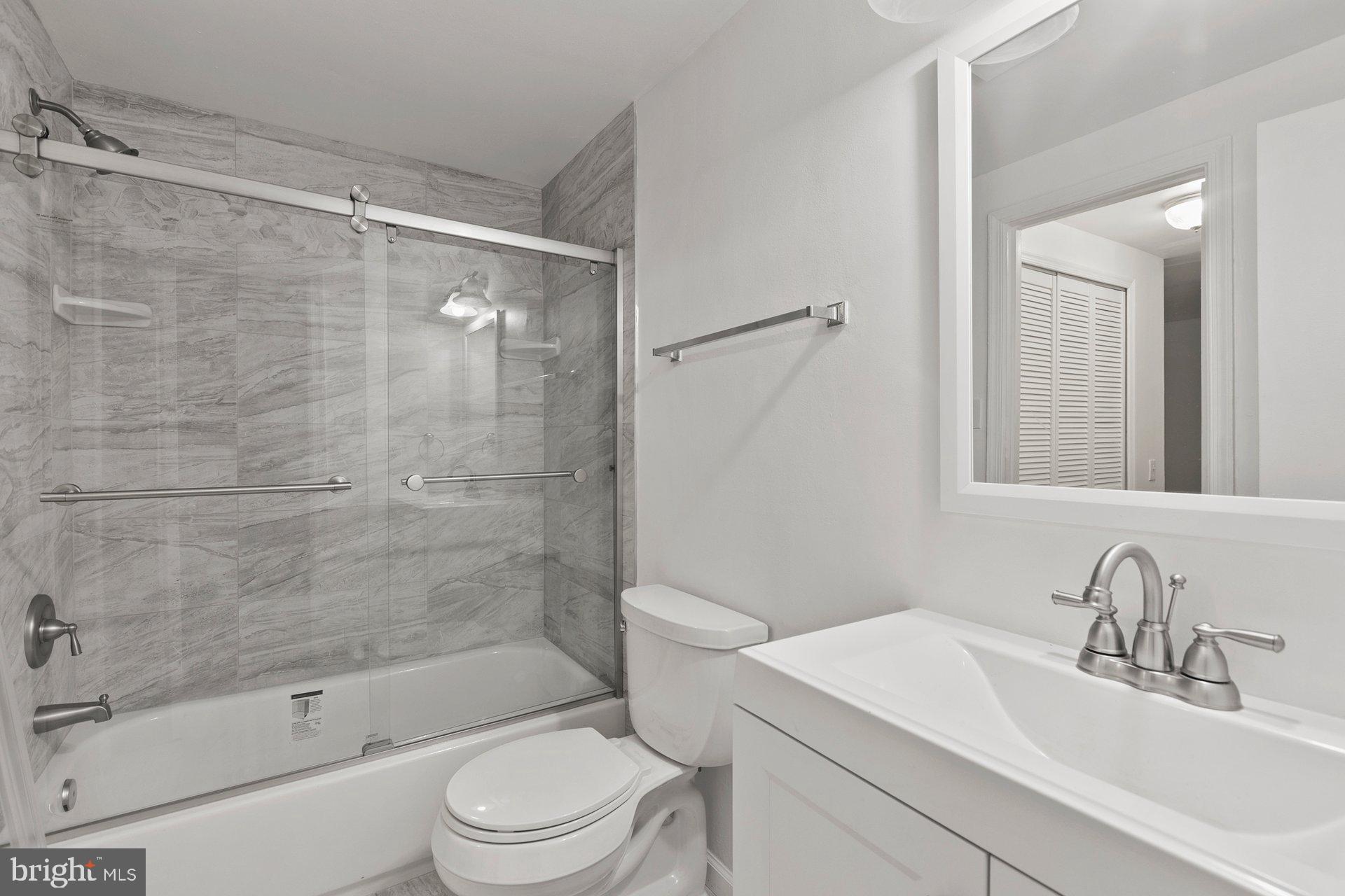 WAKEFIELD SQUARE - Residential