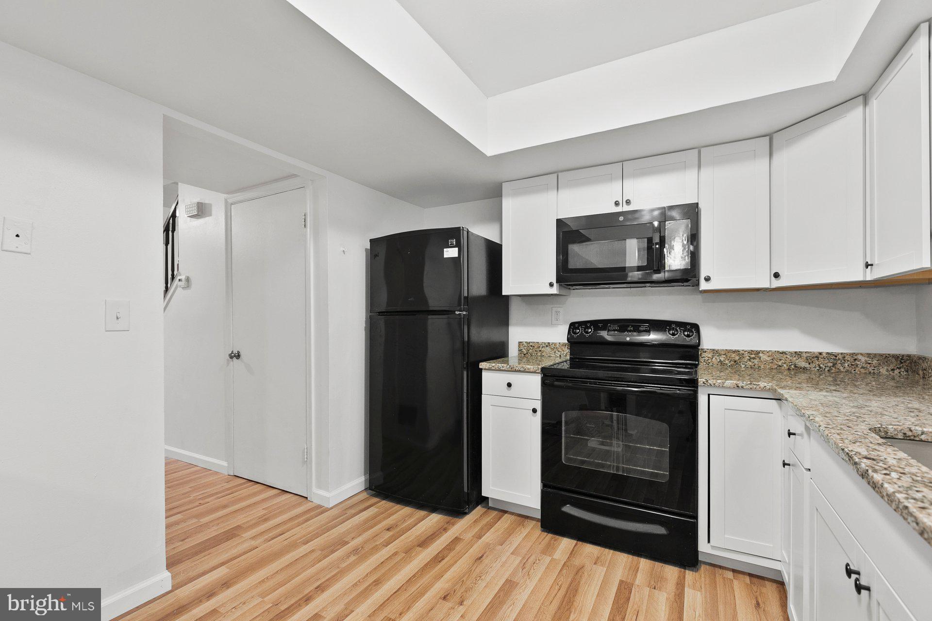 WAKEFIELD SQUARE - Residential