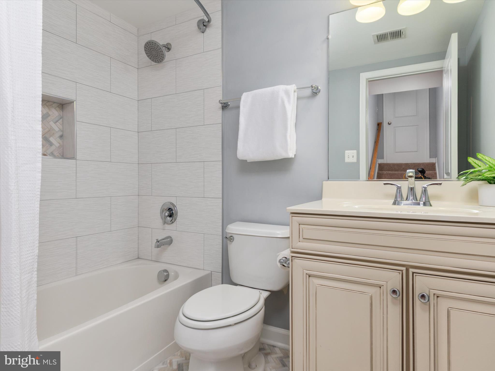 COLLEGE HEIGHTS WEST - Residential