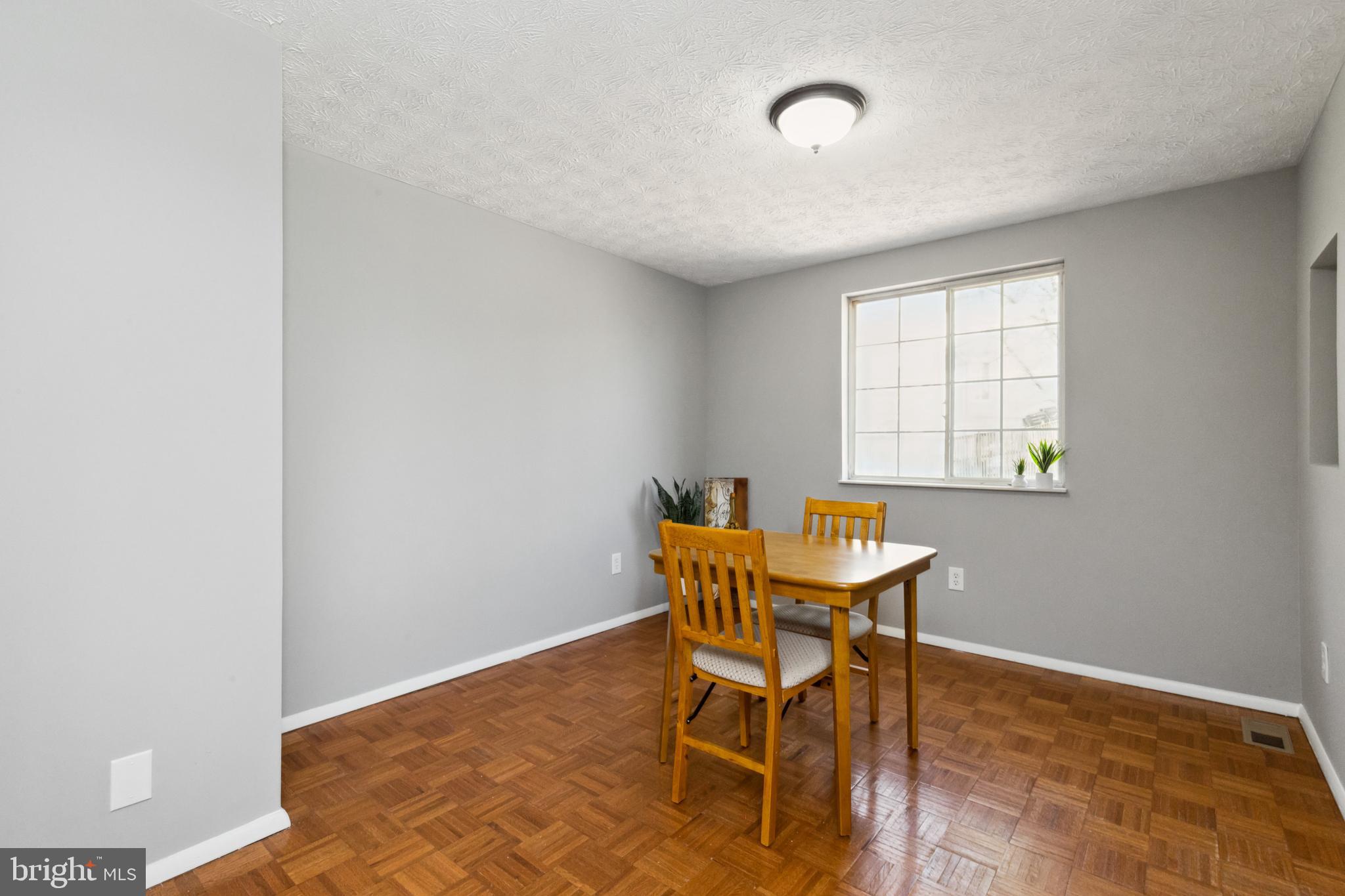 LITTLE ROCKY RUN - Residential Lease