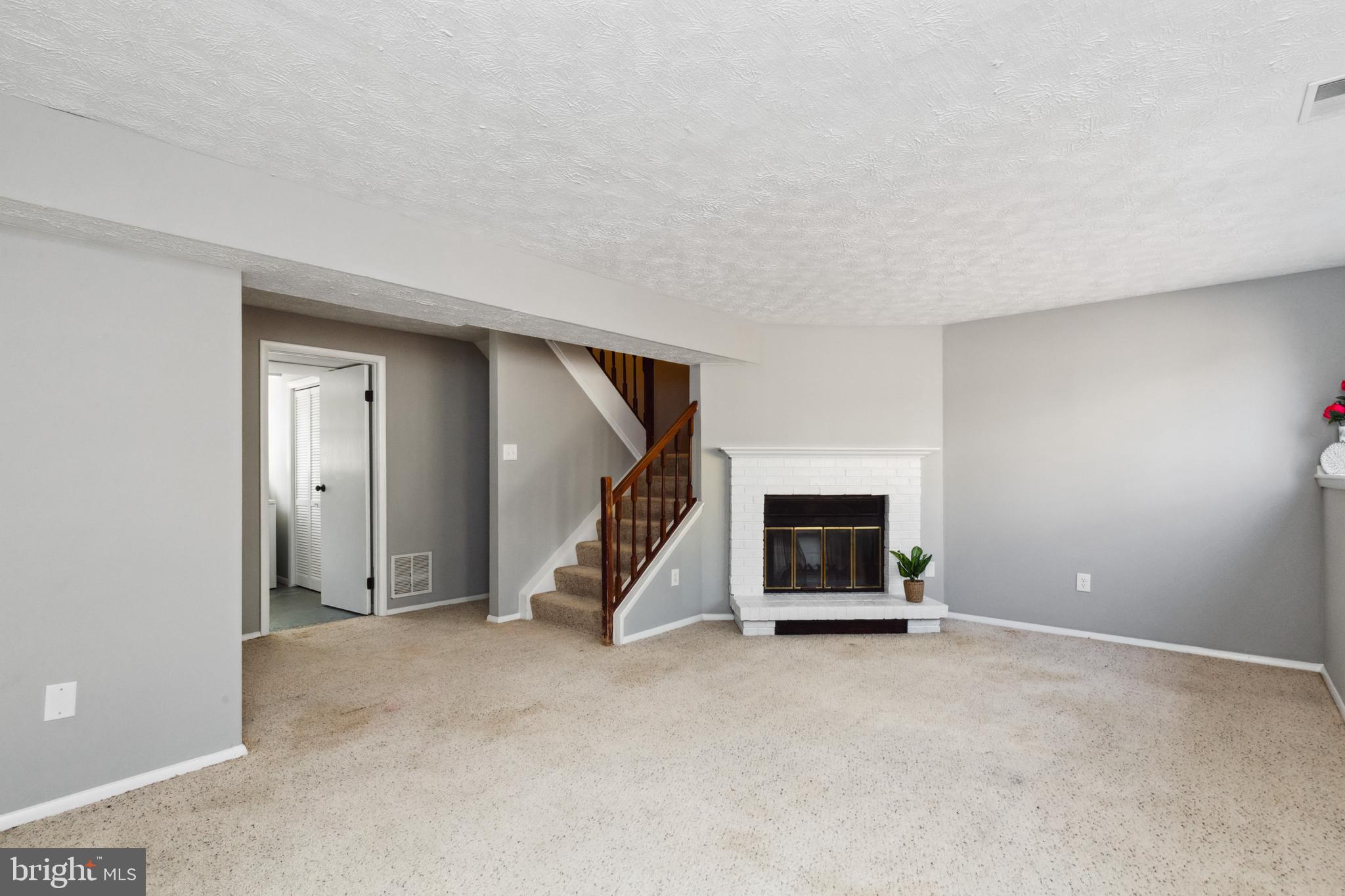 LITTLE ROCKY RUN - Residential Lease