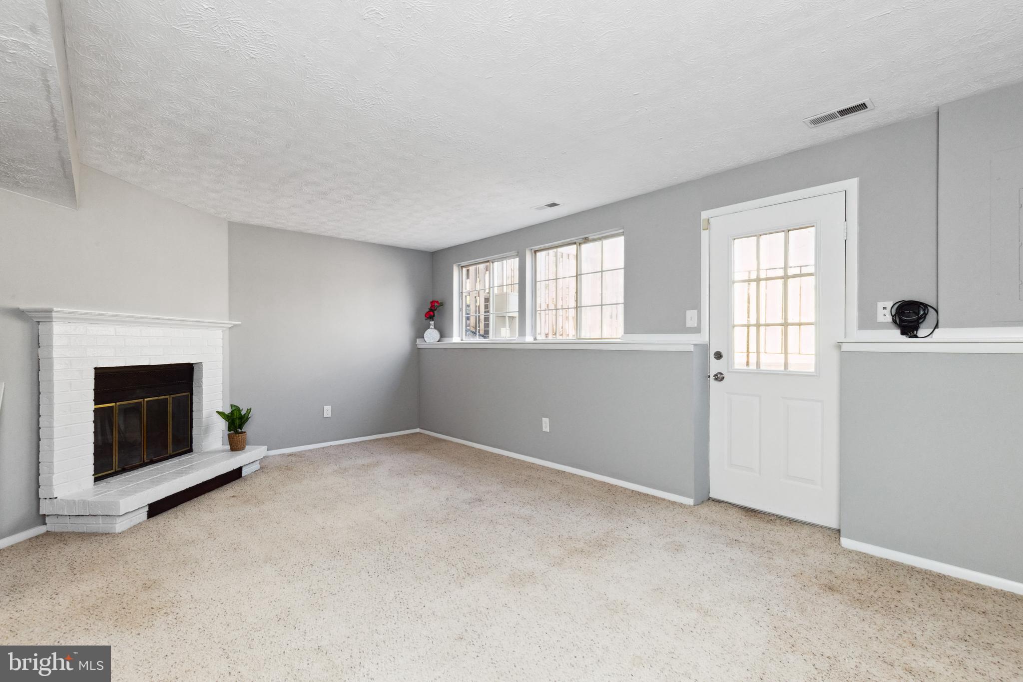 LITTLE ROCKY RUN - Residential Lease