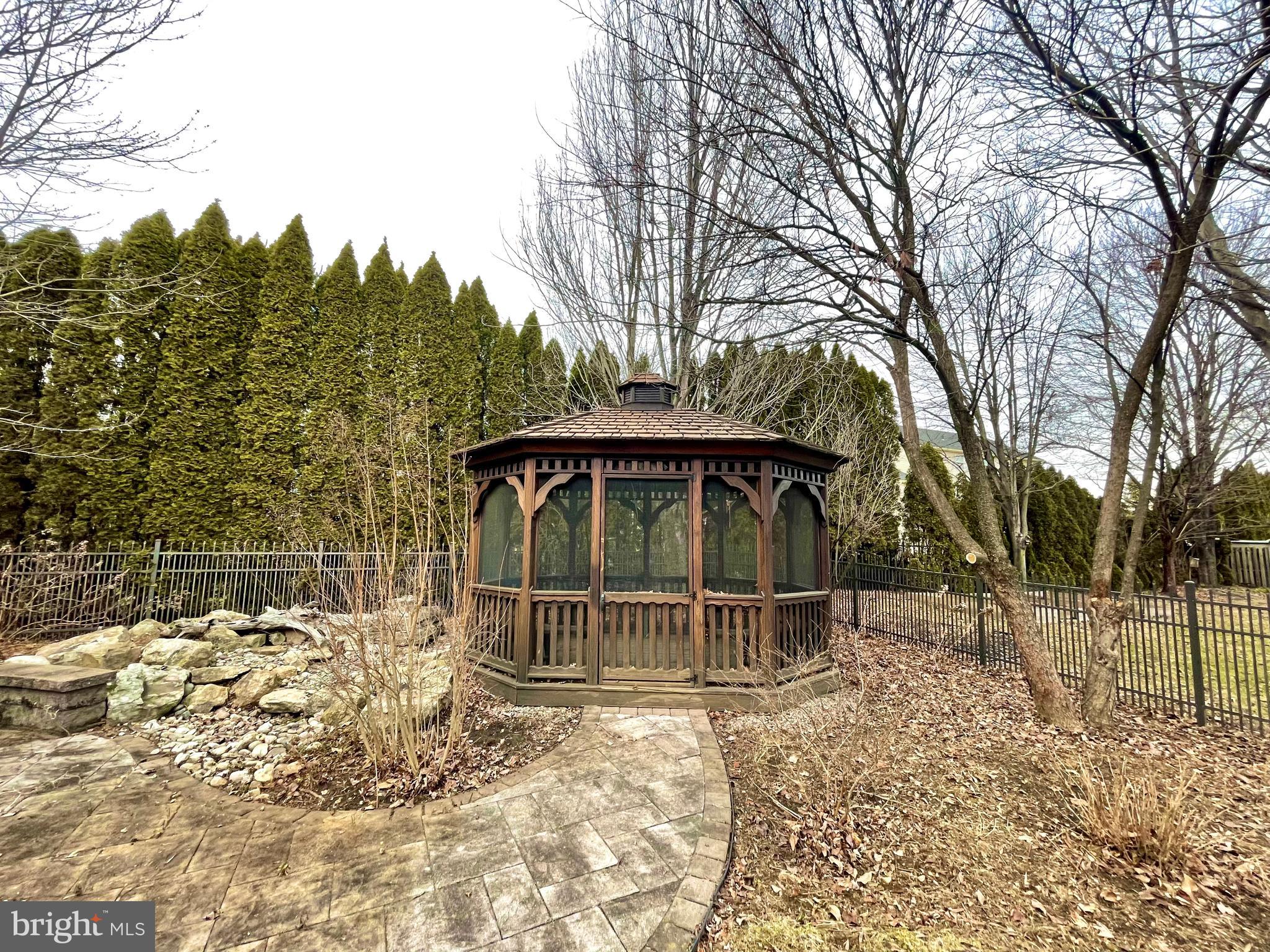 WILLOW RUN - Residential