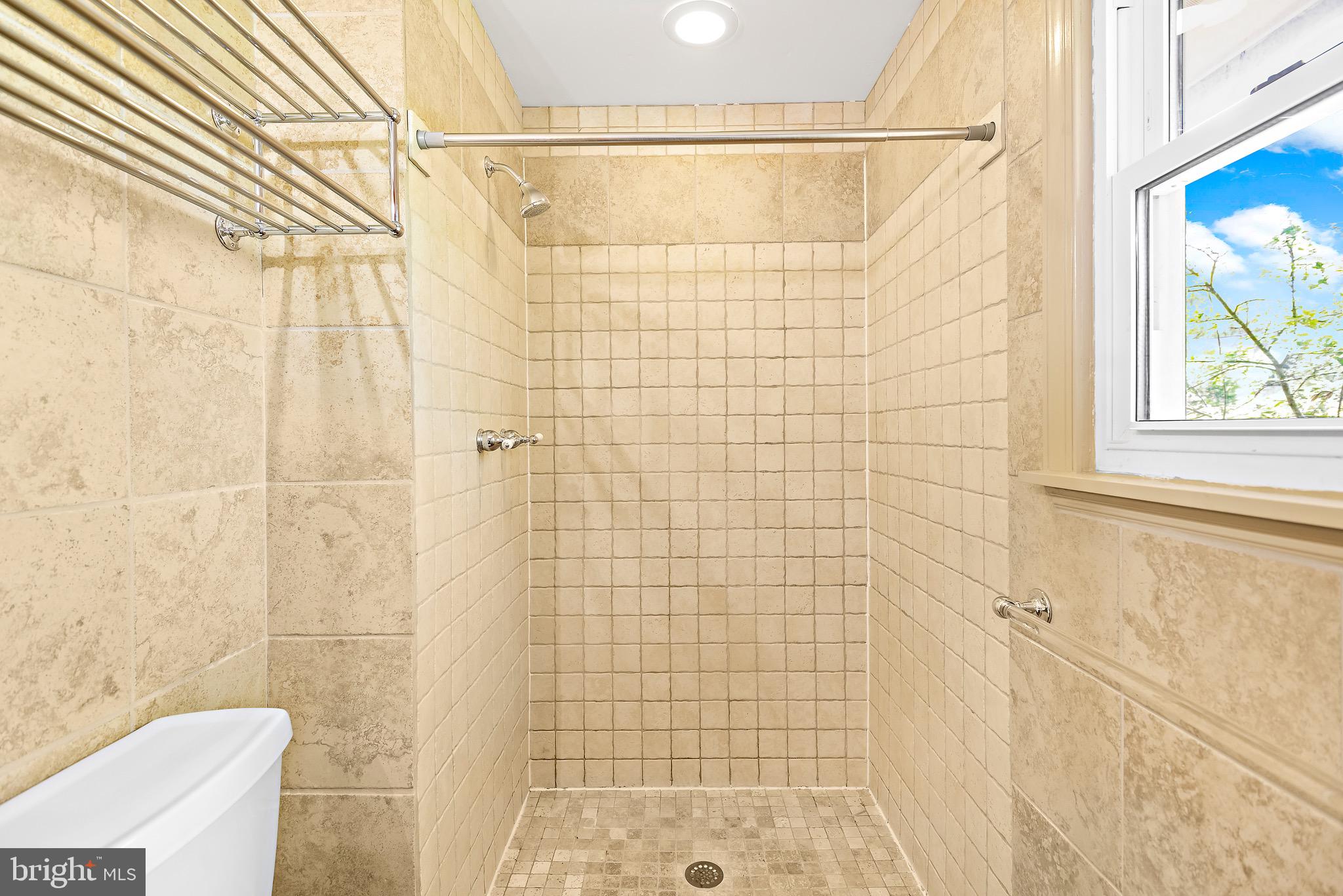 OAKLAND MILLS - Residential Lease