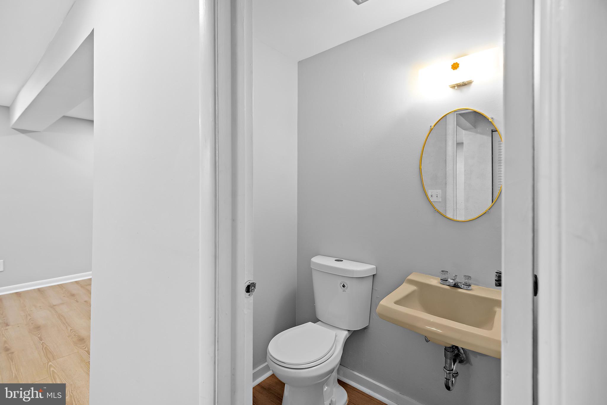 OAKLAND MILLS - Residential Lease