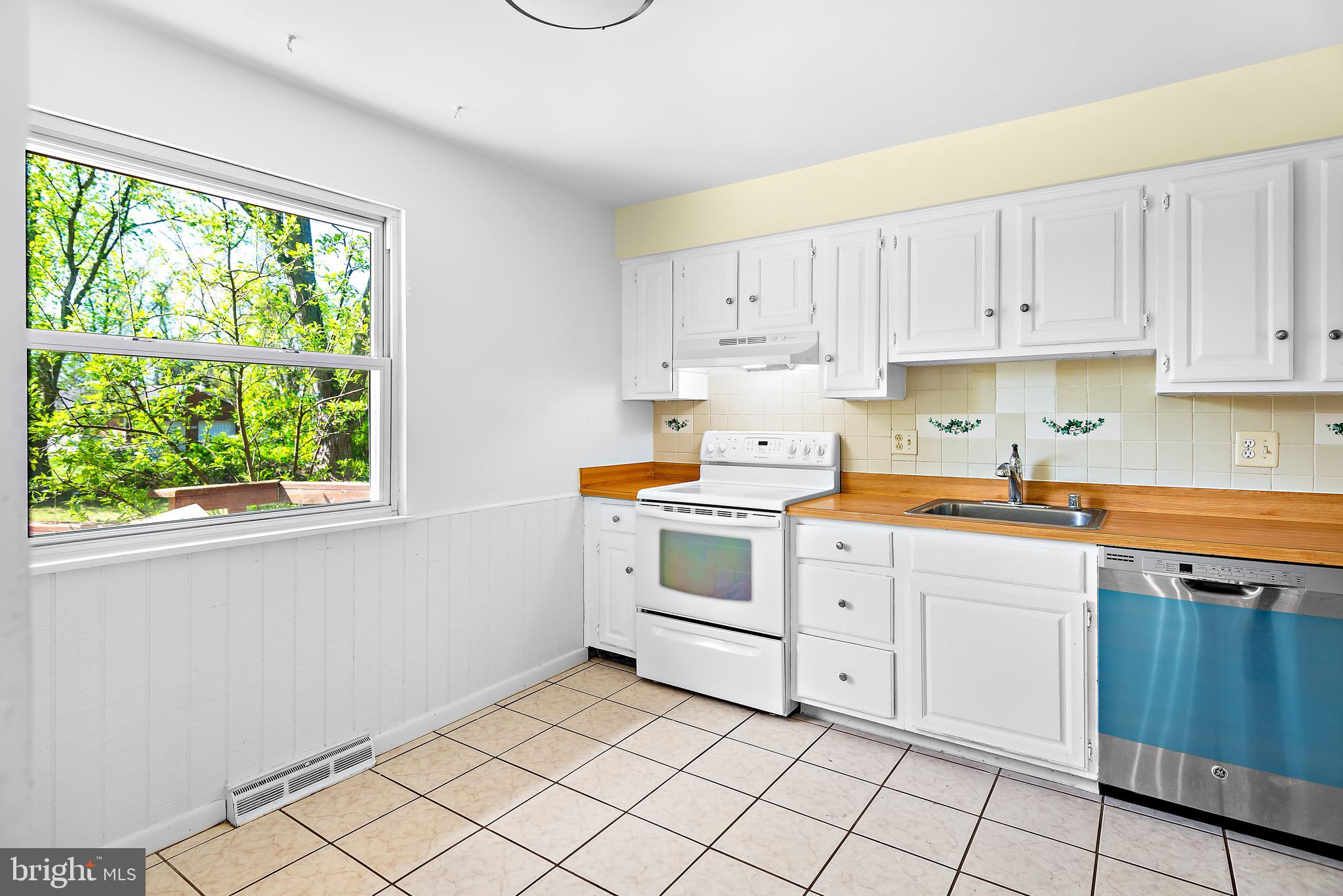 OAKLAND MILLS - Residential Lease