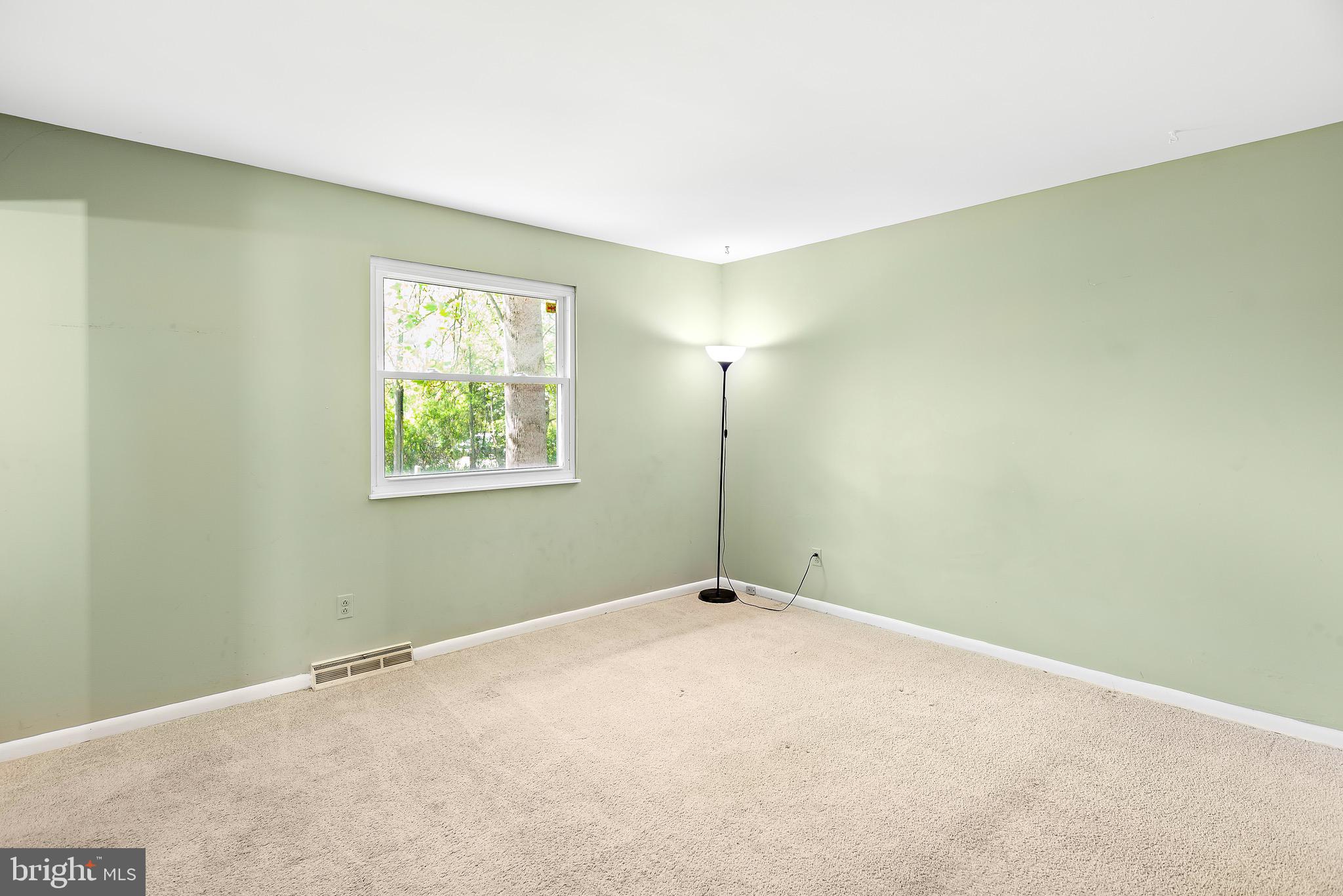 OAKLAND MILLS - Residential Lease