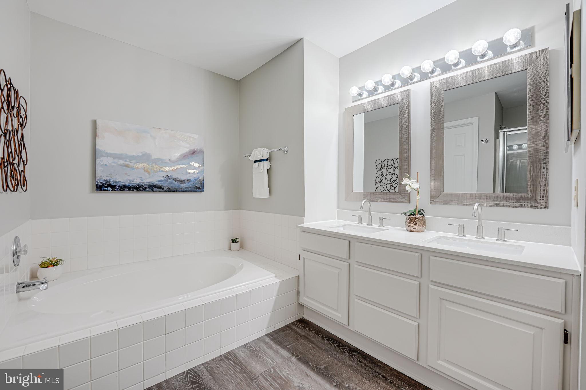 HILLWOOD - Residential