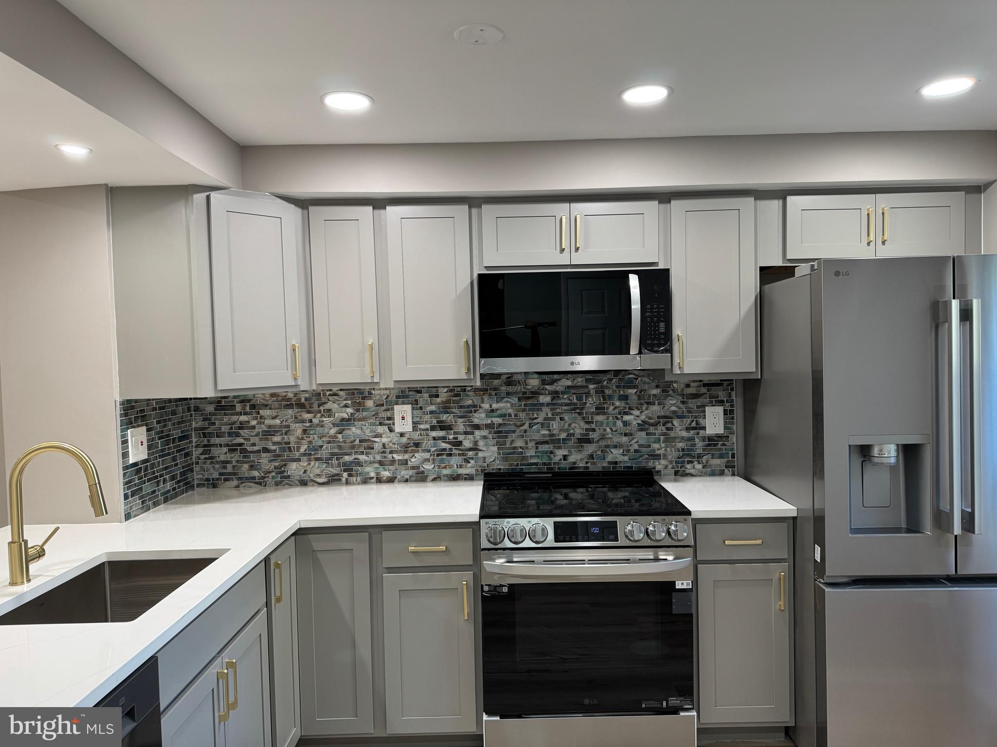 NEWINGTON COMMONS - Residential