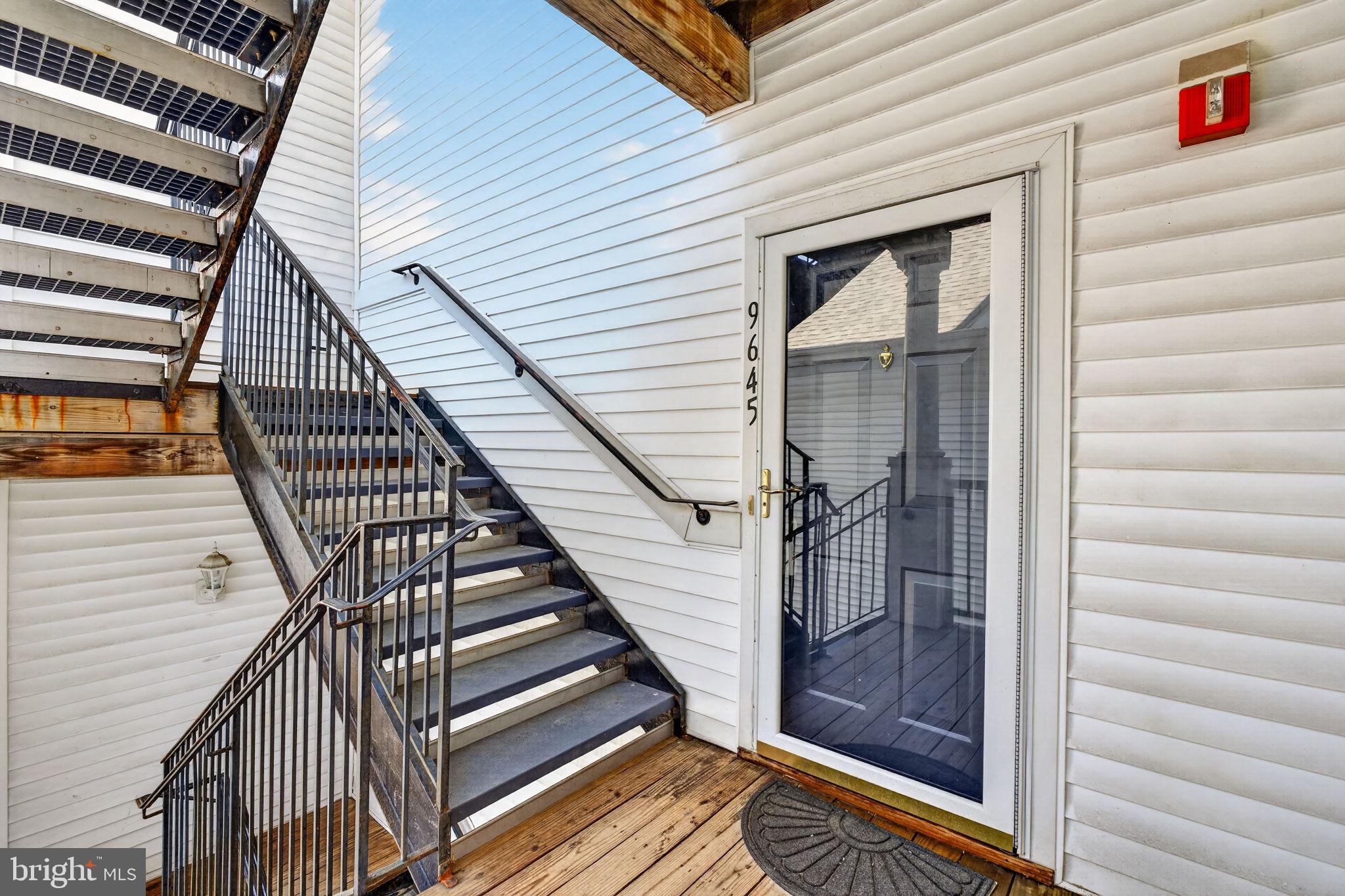 HOLLINGTON AT THE POINTE - Residential